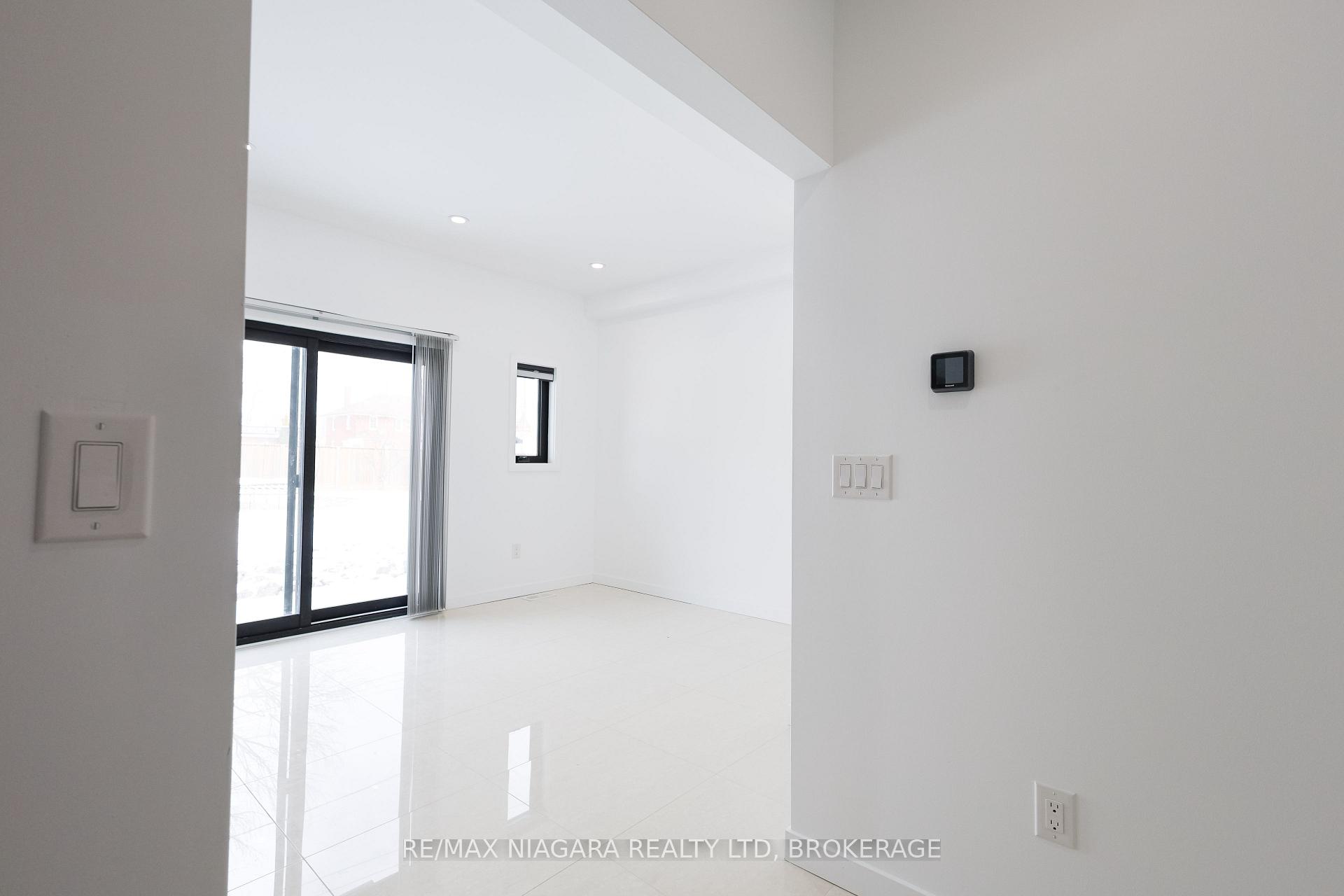 68 First Street B, Welland — photo 2 of 5