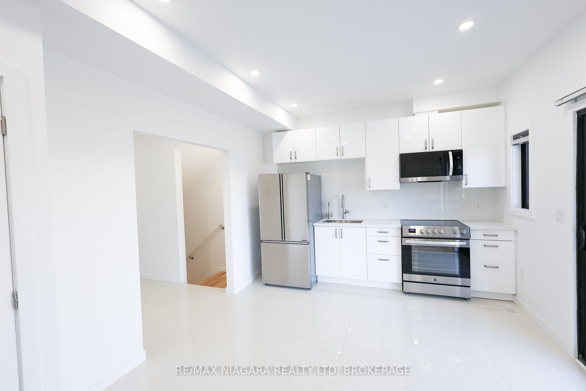 68 First Street B, Welland — photo 4 of 5