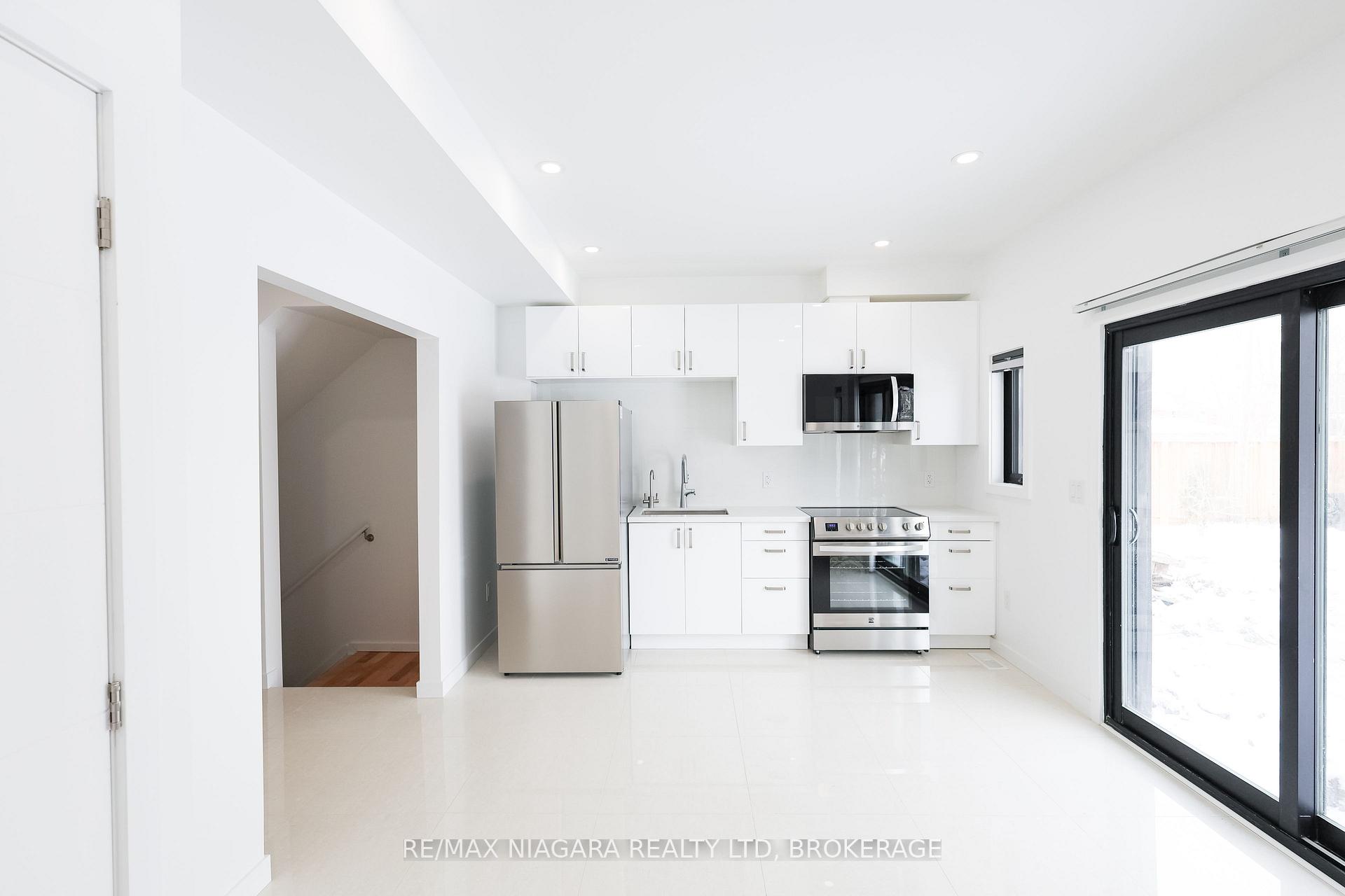 68 First Street B, Welland — photo 5 of 5