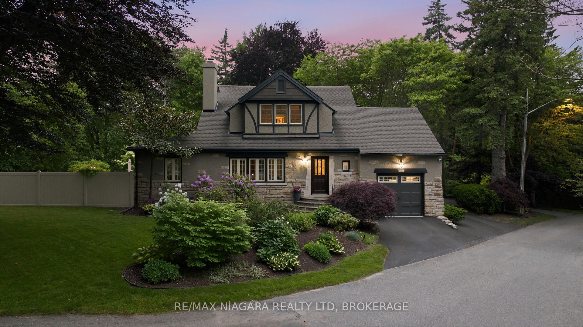 8 Giles Crescent, Pelham, ON L3E 0K1