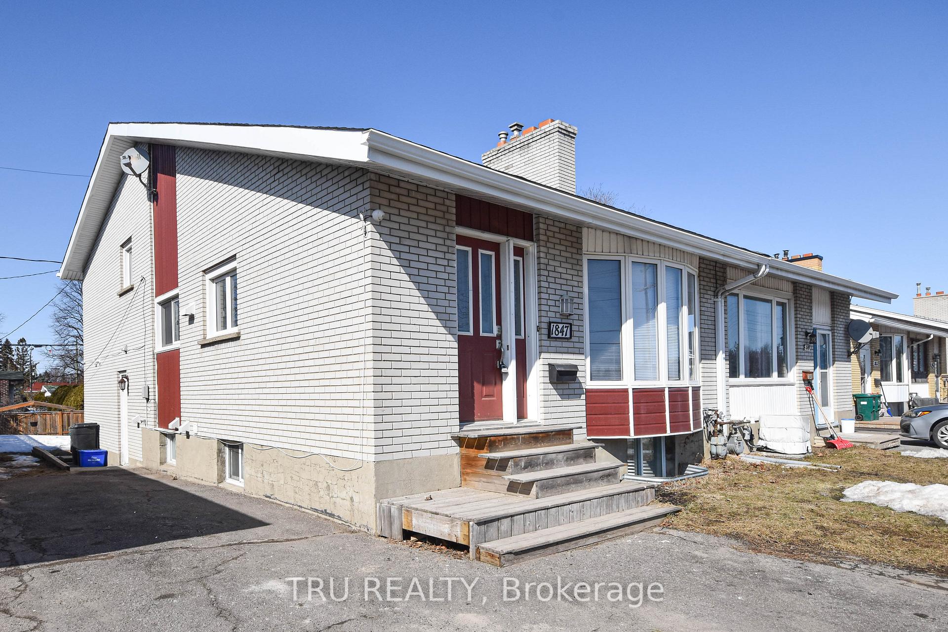 1847 Walkley Road B, Alta Vista and Area, ON K1H 6X9
