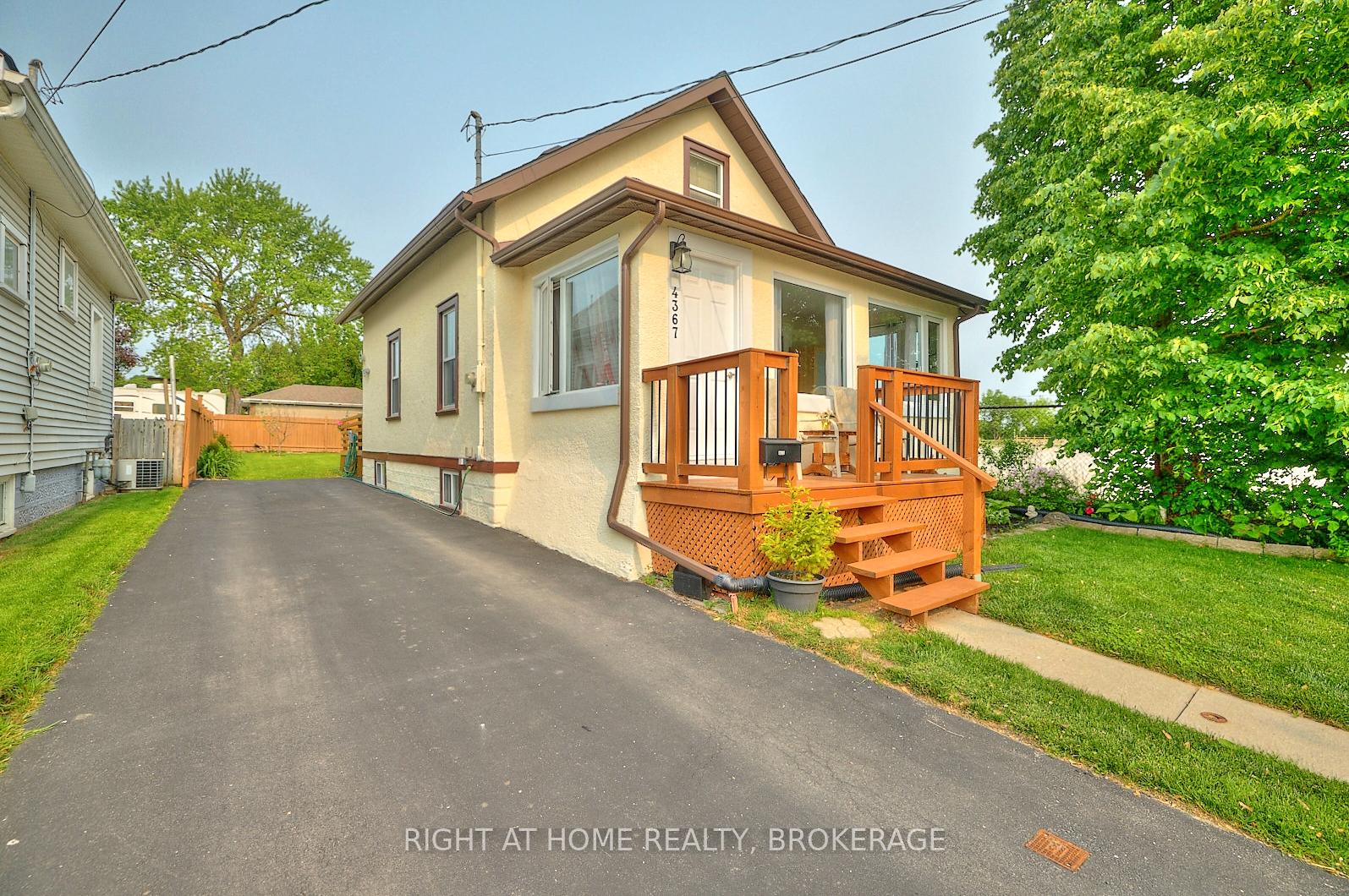 4367 Homewood Avenue, Niagara Falls, ON L2E 4X3