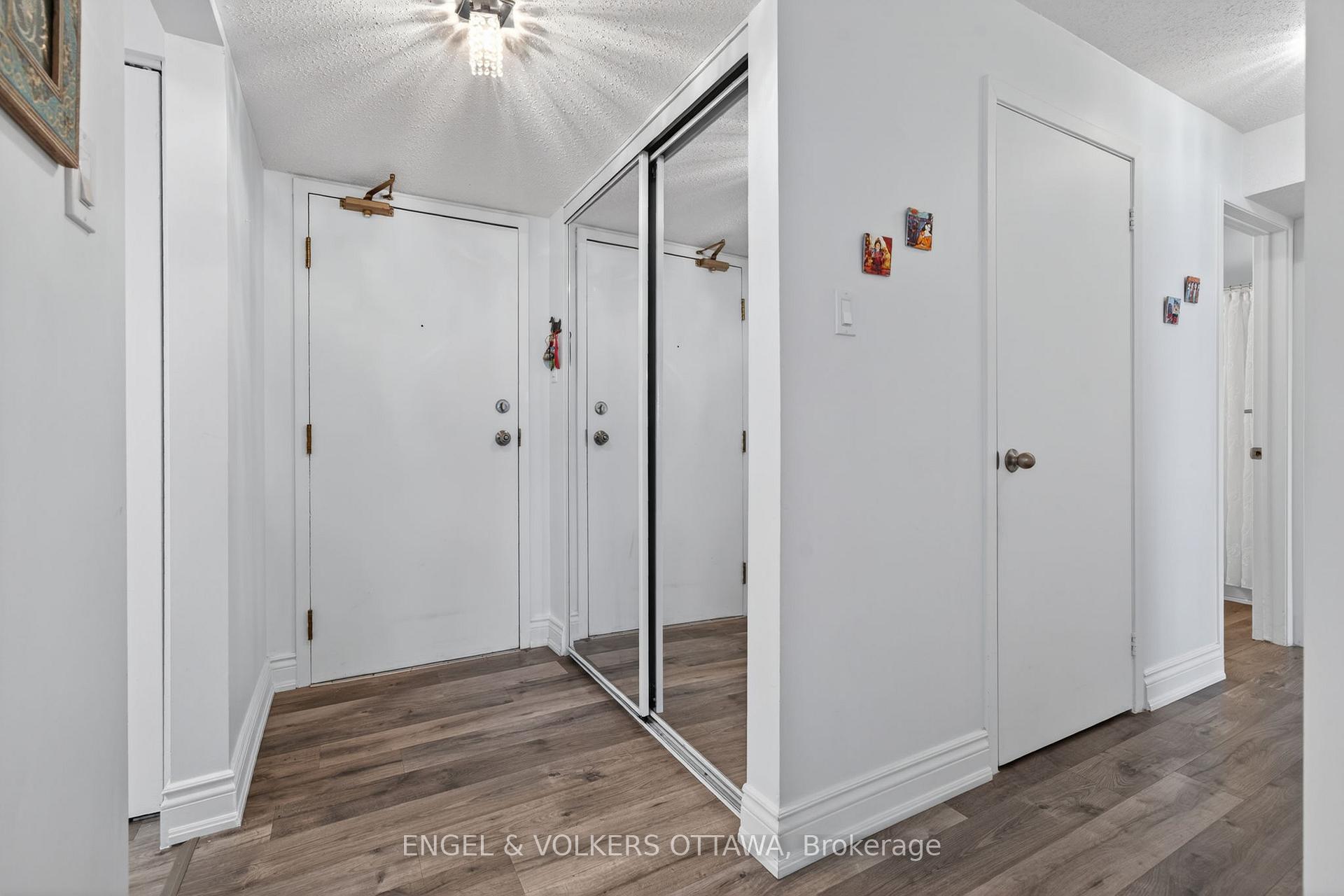 270 Lorry Greenberg Drive 307, Hunt Club - South Keys and Area — photo 2 of 5