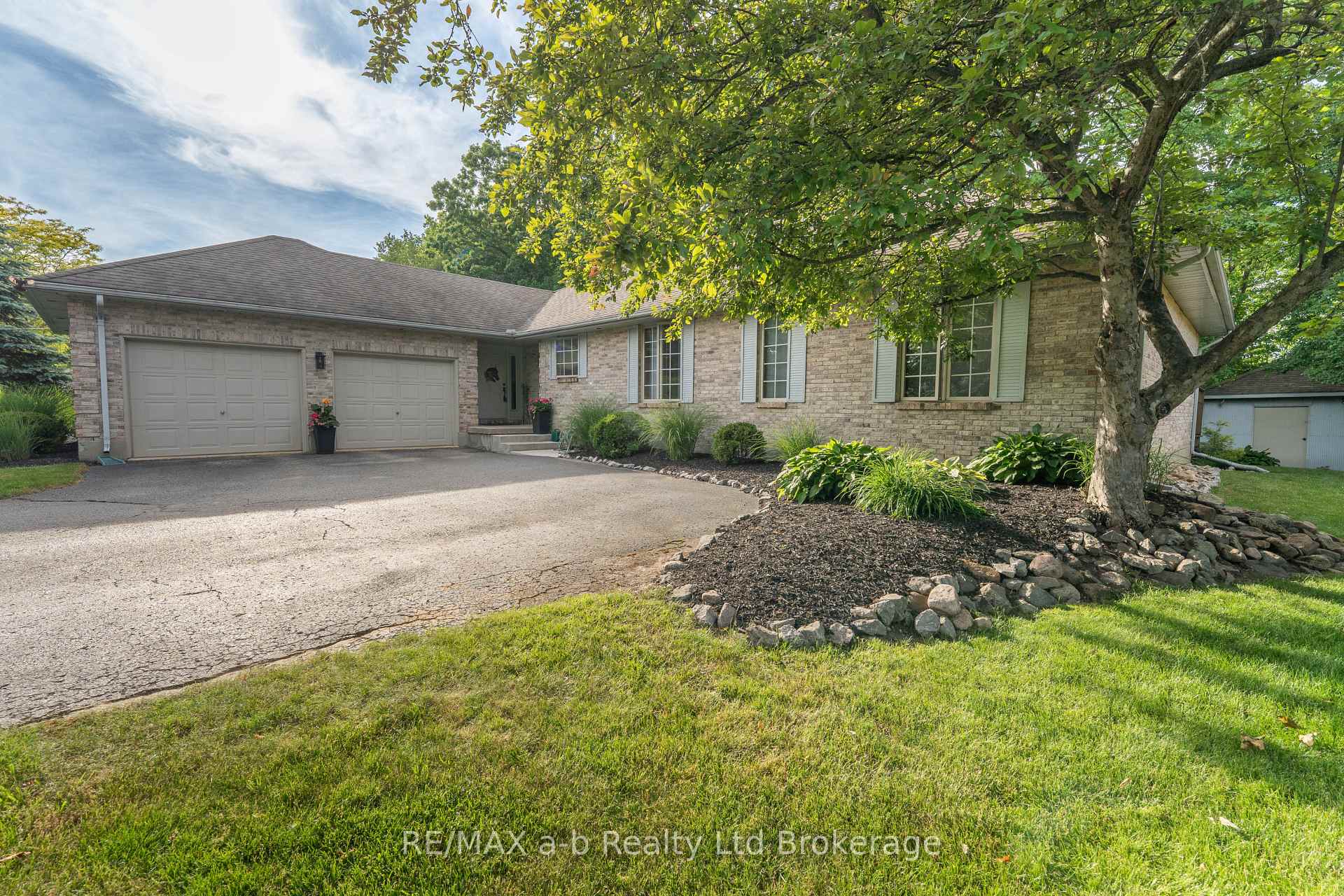 34 Lorraine Avenue, Tillsonburg — photo 3 of 5