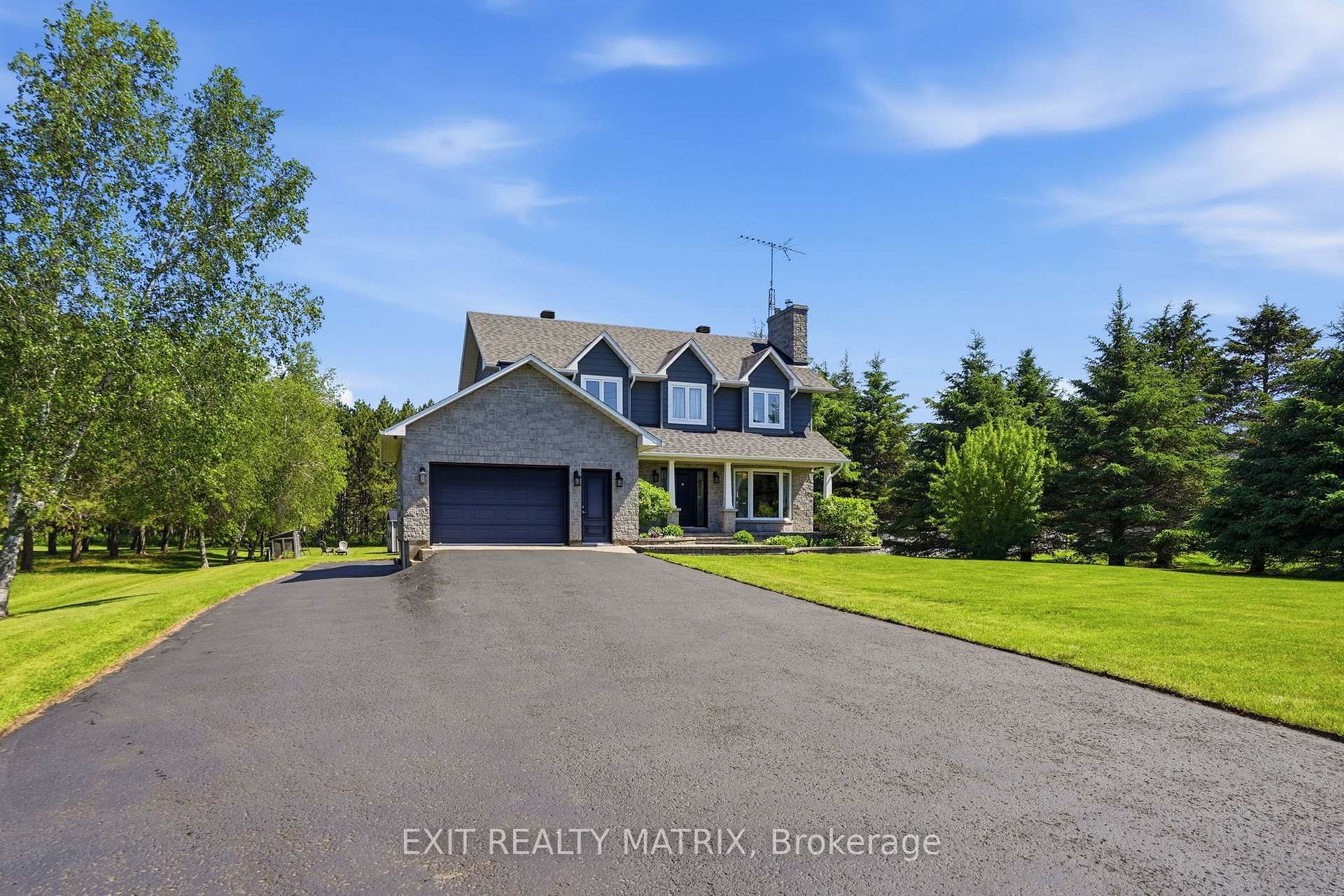 715 County Rd 10 Road, Hawkesbury — photo 2 of 5