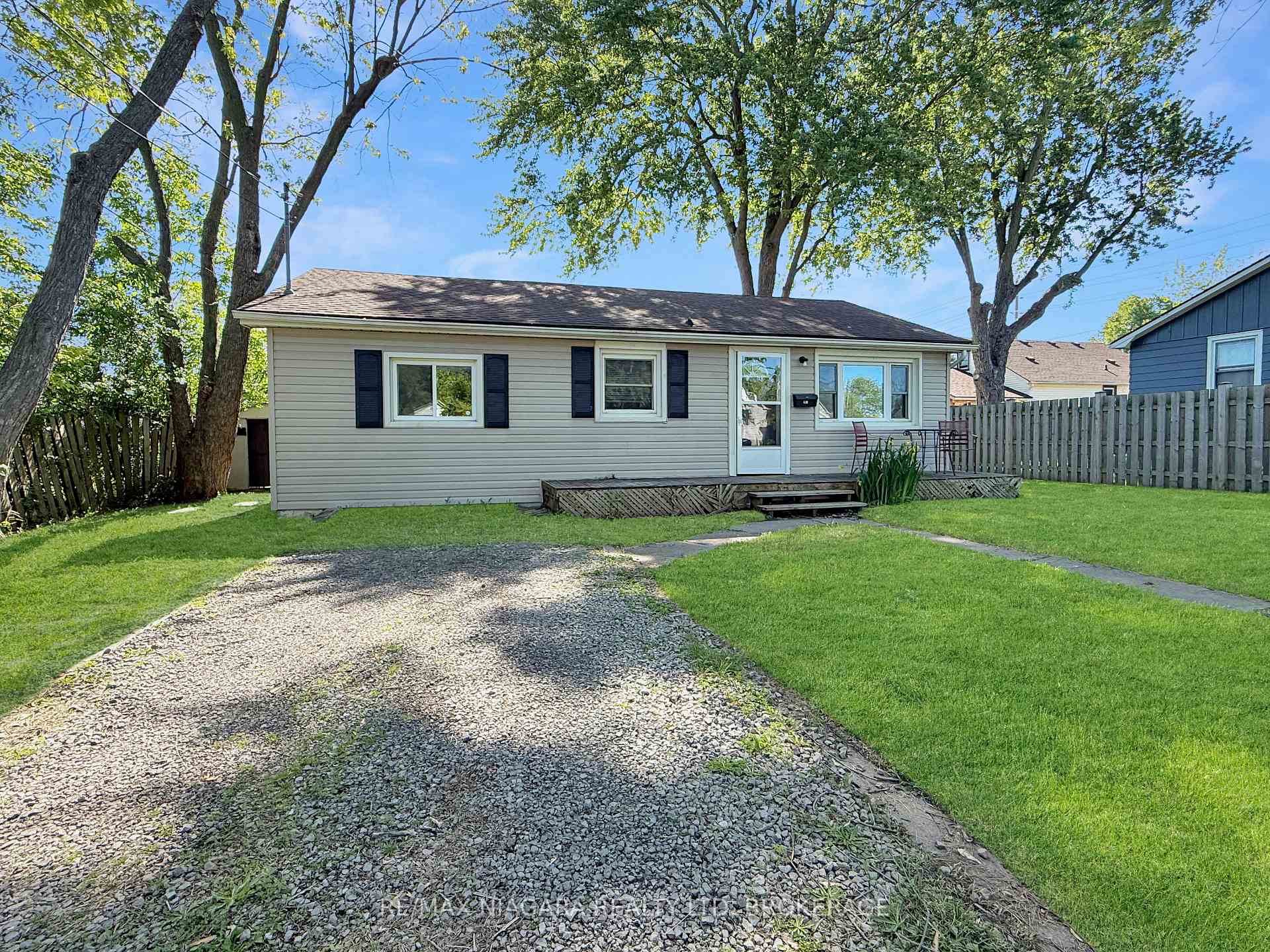 155 Douglas Street, Fort Erie, ON L2A 3X1 — Fort Erie, Ontario