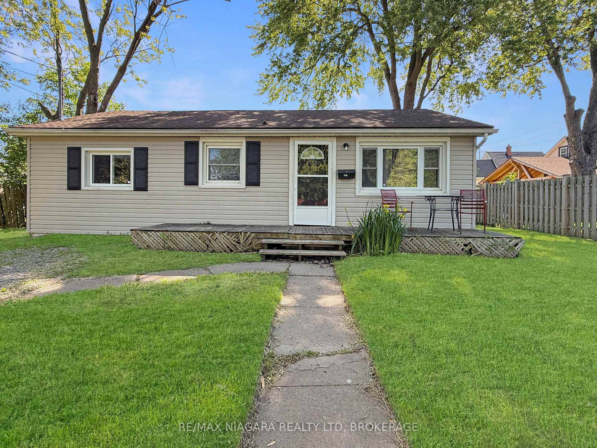 155 Douglas Street, Fort Erie — photo 2 of 5