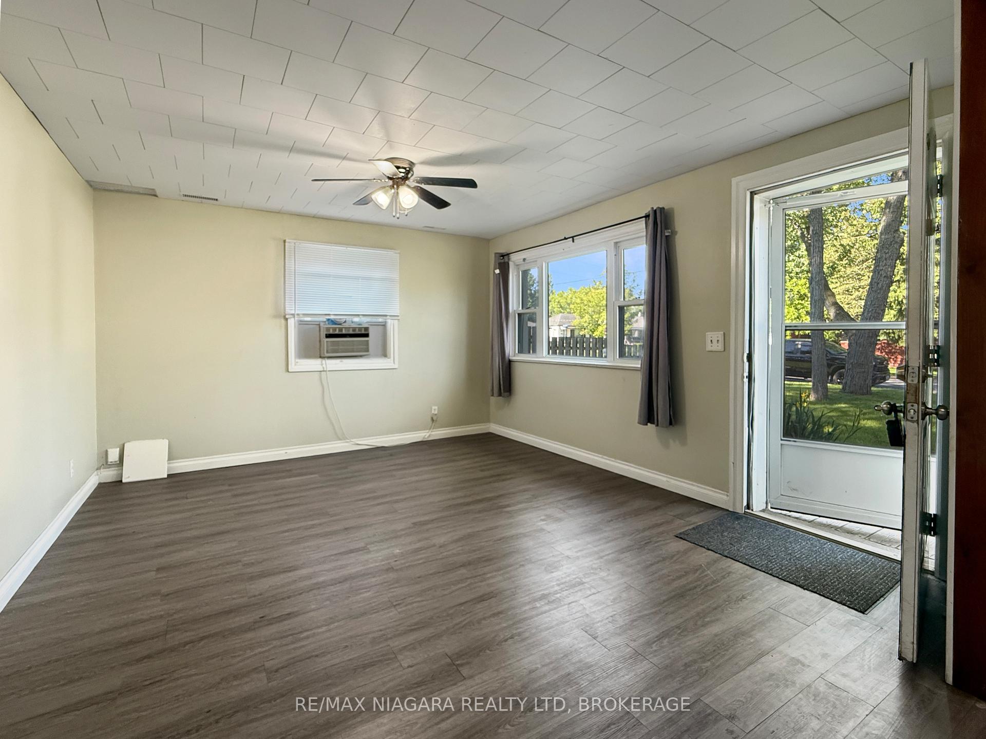 155 Douglas Street, Fort Erie — photo 3 of 5