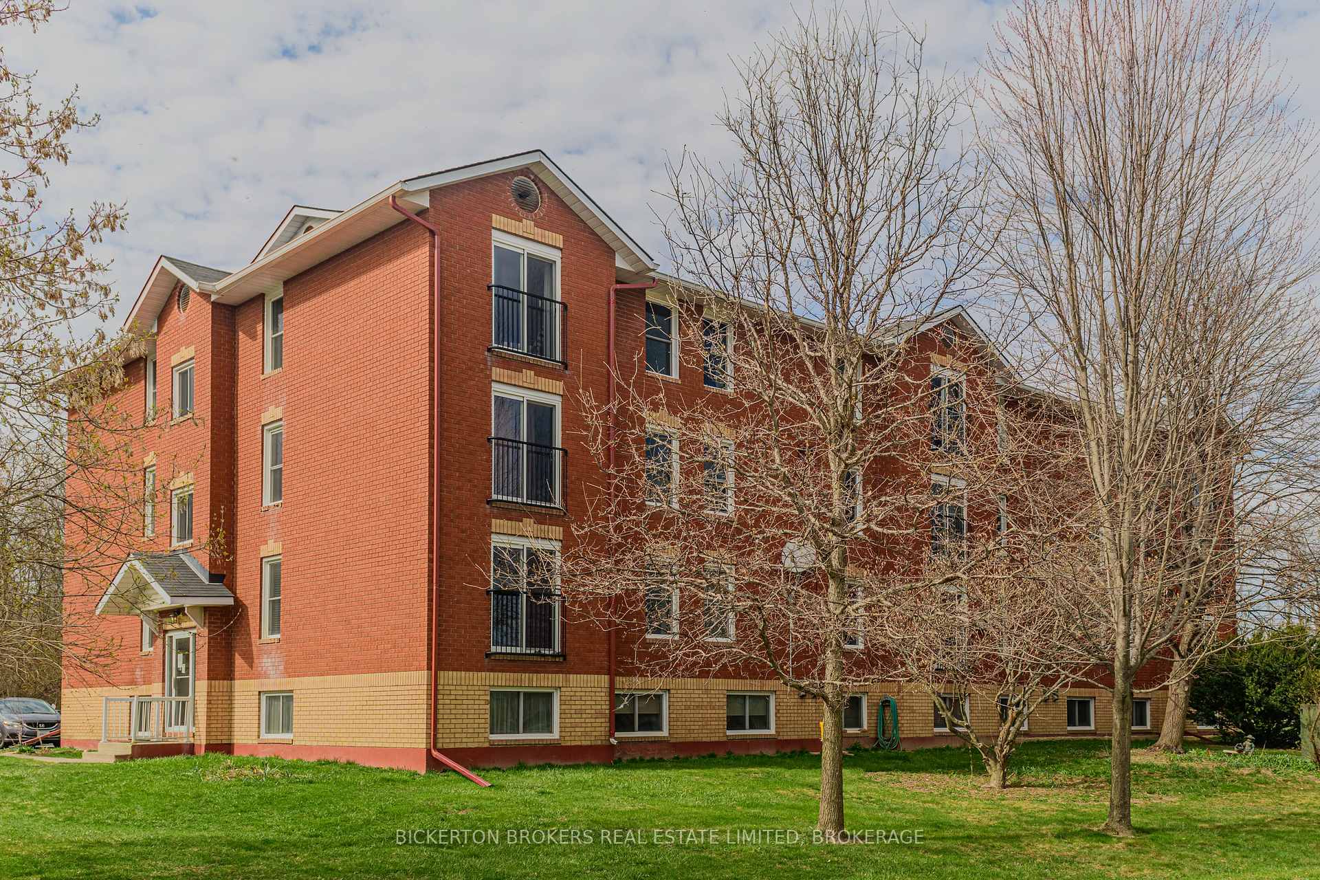 540 Talbot Place 205, Gananoque, ON K7G 3C6