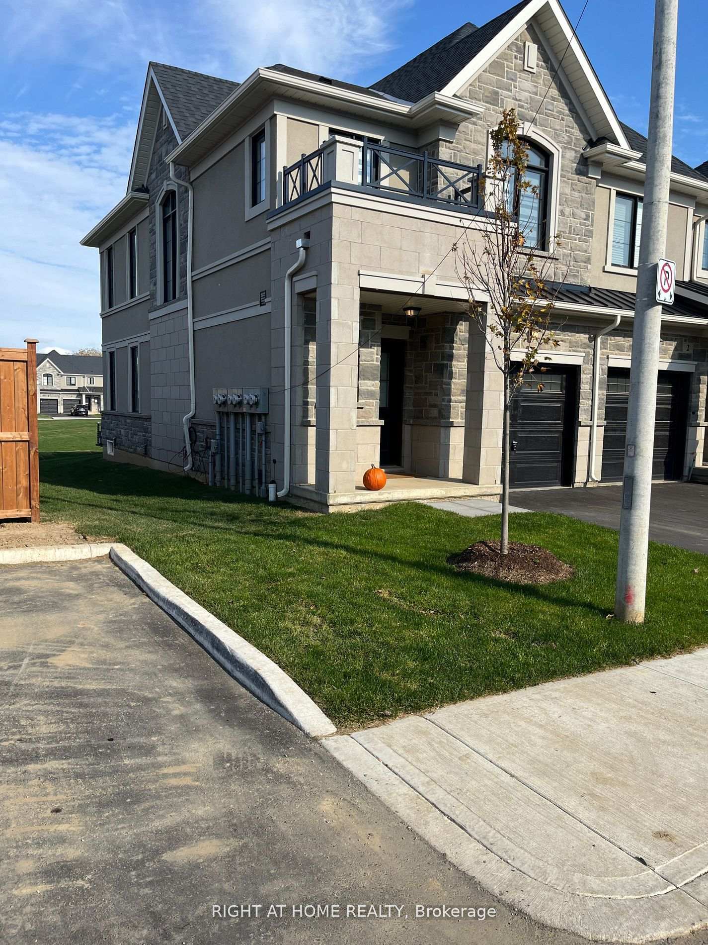 30 Mia Drive 1, Hamilton, ON L9B 0K1