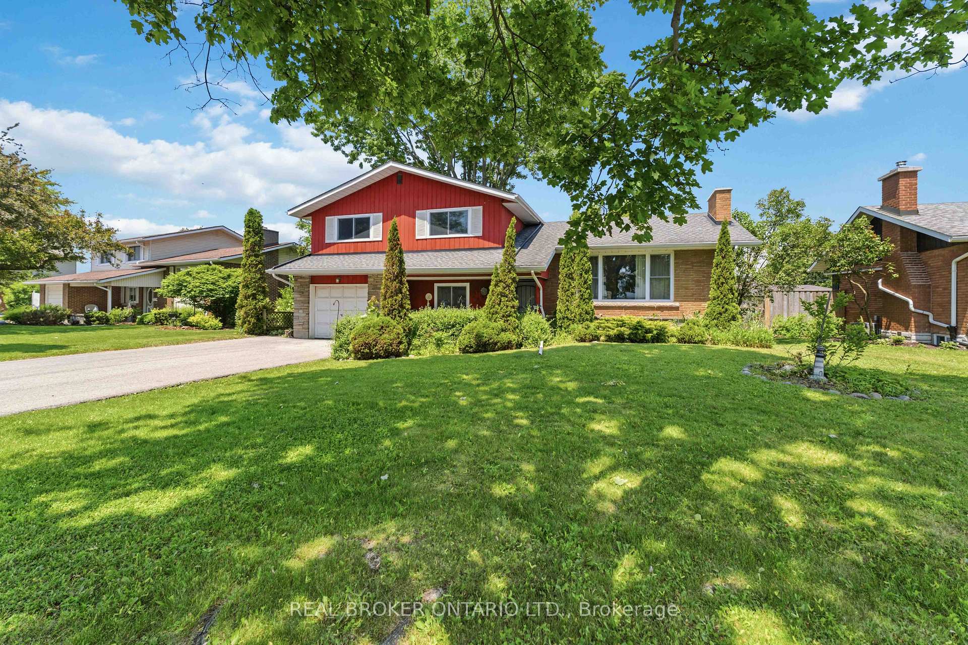 30 Springhead Gardens, Welland — photo 4 of 5