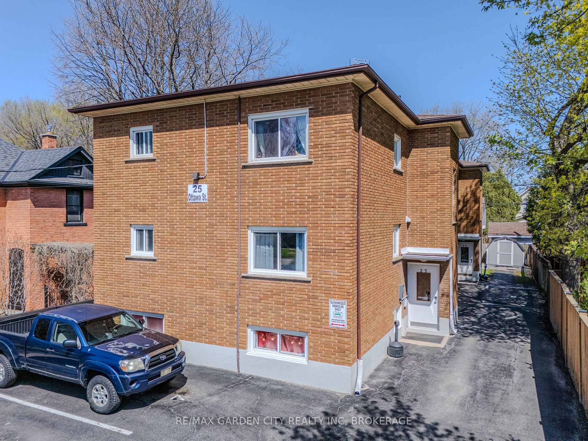 25 Ottawa Street, St. Catharines, ON L2R 1Z1