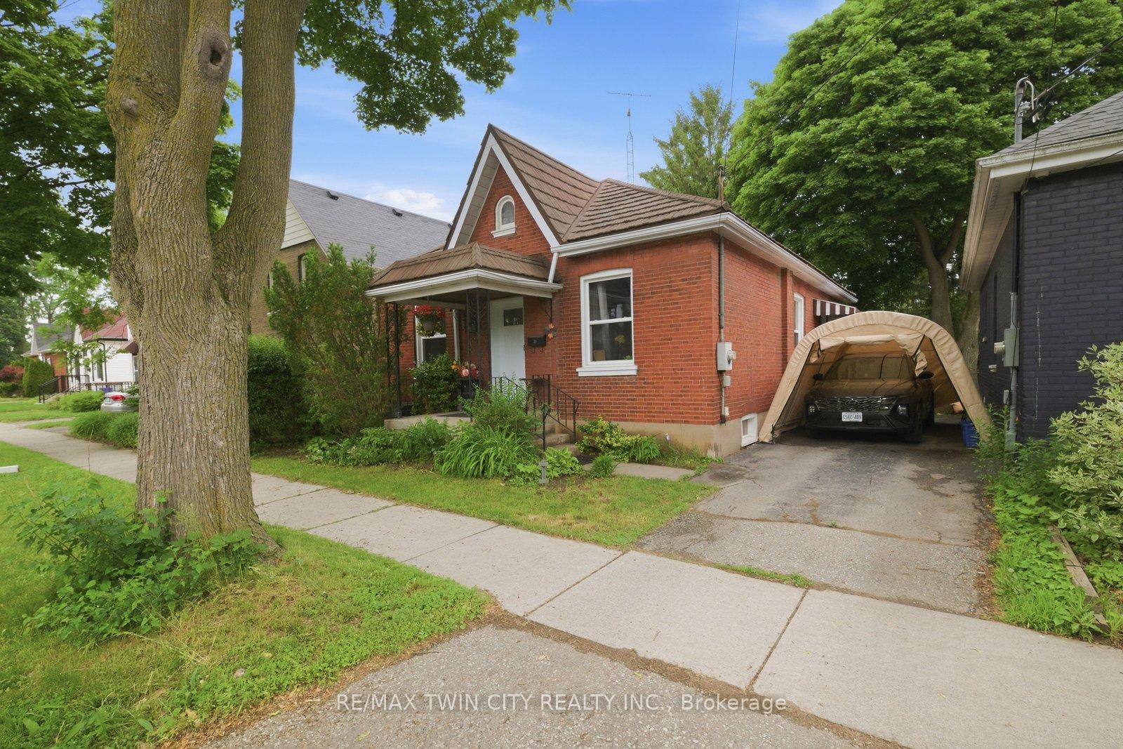 12 Brunswick Street N, Brantford, ON N3T 1E7 — Brantford, Ontario