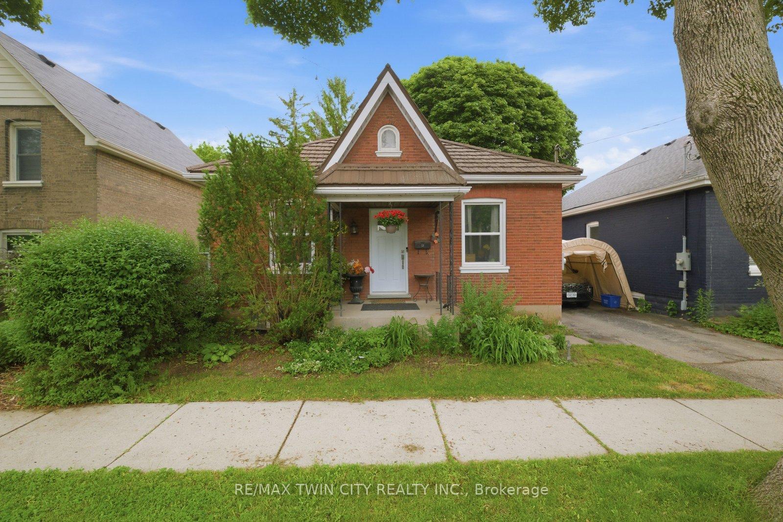 12 Brunswick Street N, Brantford — photo 2 of 5