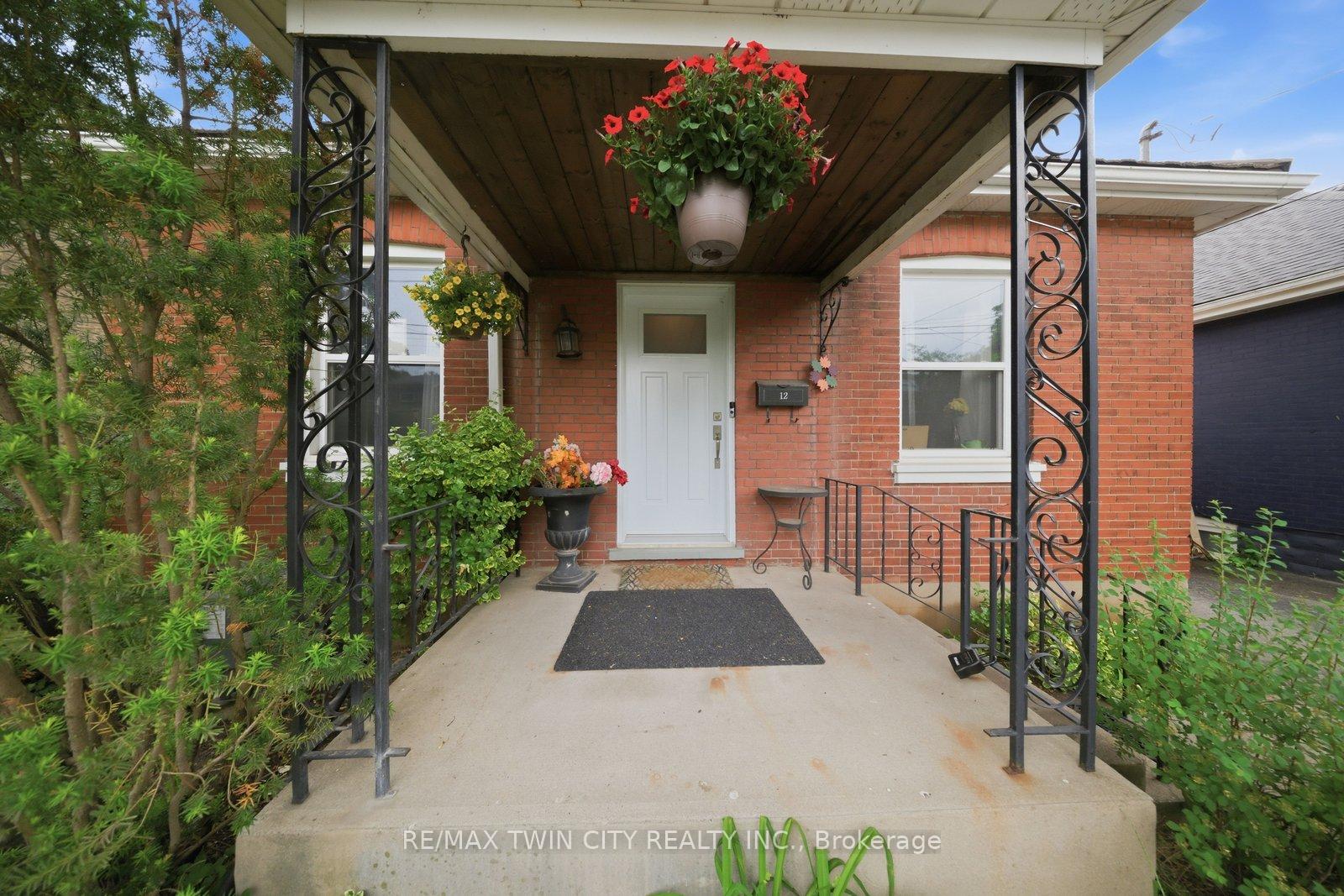 12 Brunswick Street N, Brantford — photo 3 of 5
