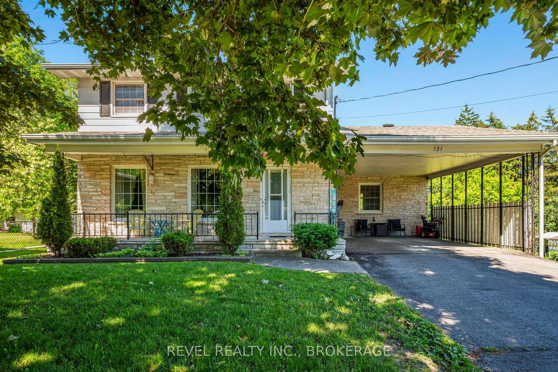 121 Union Street, Greater Napanee, ON K7R 2W2