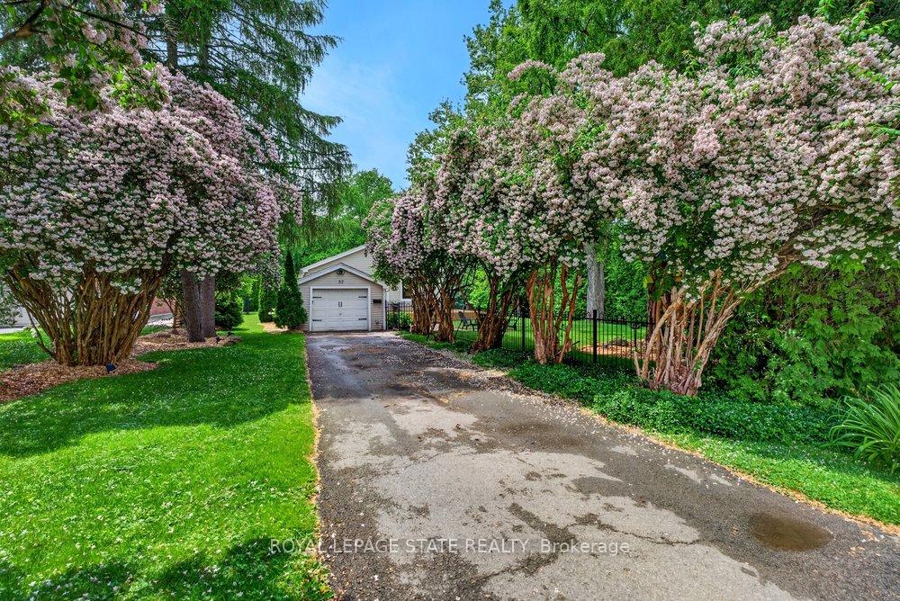 52 Orchard Drive, Hamilton, ON L9G 1Z7
