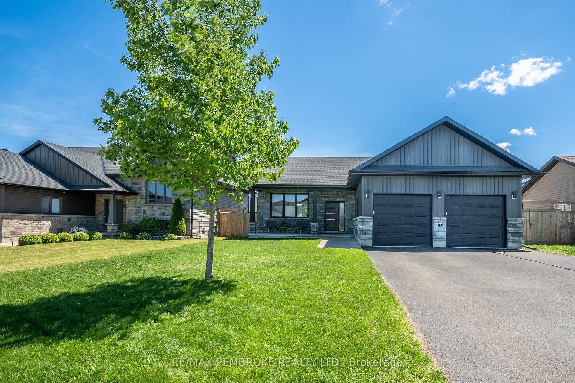 15 Drew Street, Petawawa, ON K8H 0G4 — Petawawa, Ontario