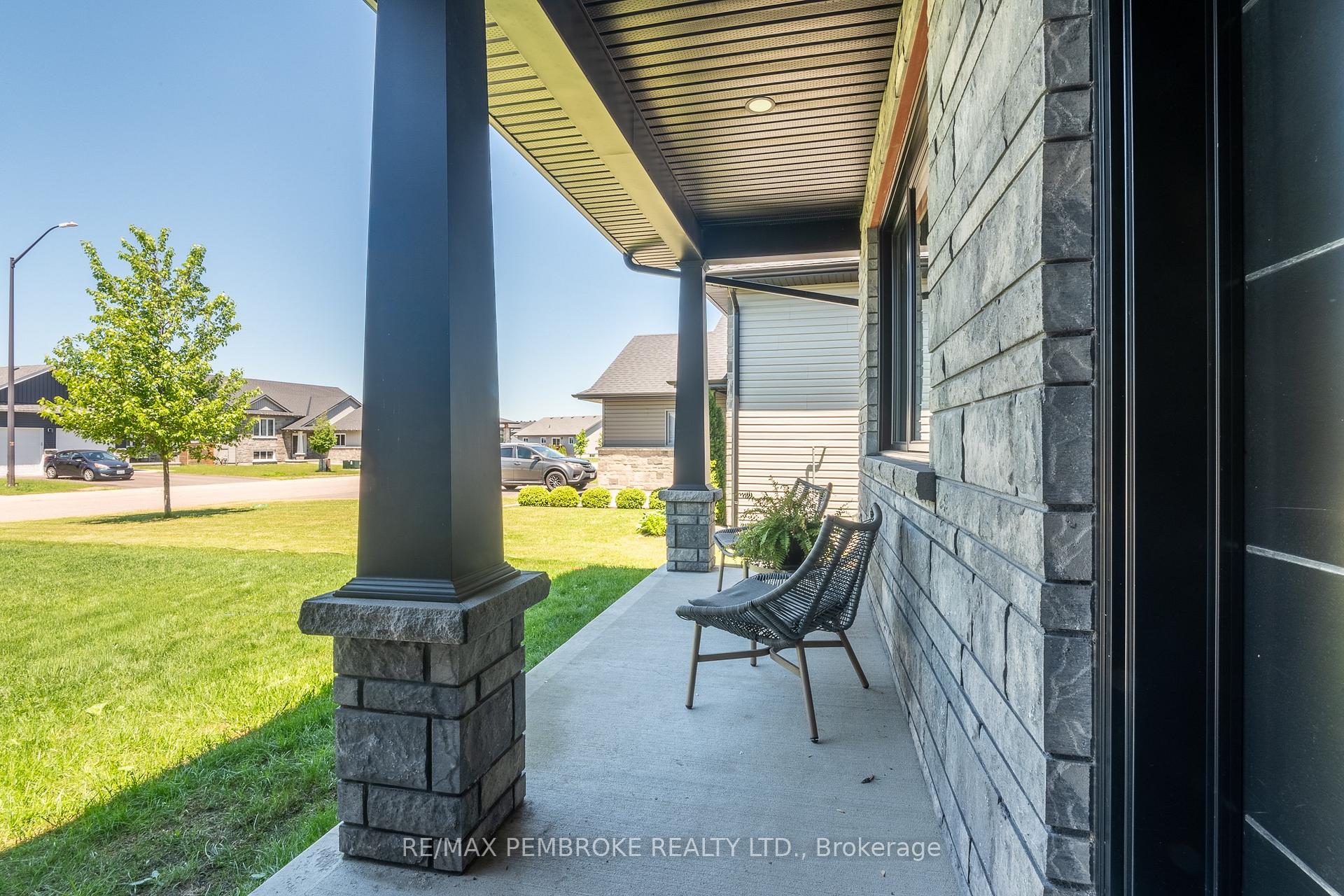 15 Drew Street, Petawawa — photo 5 of 5