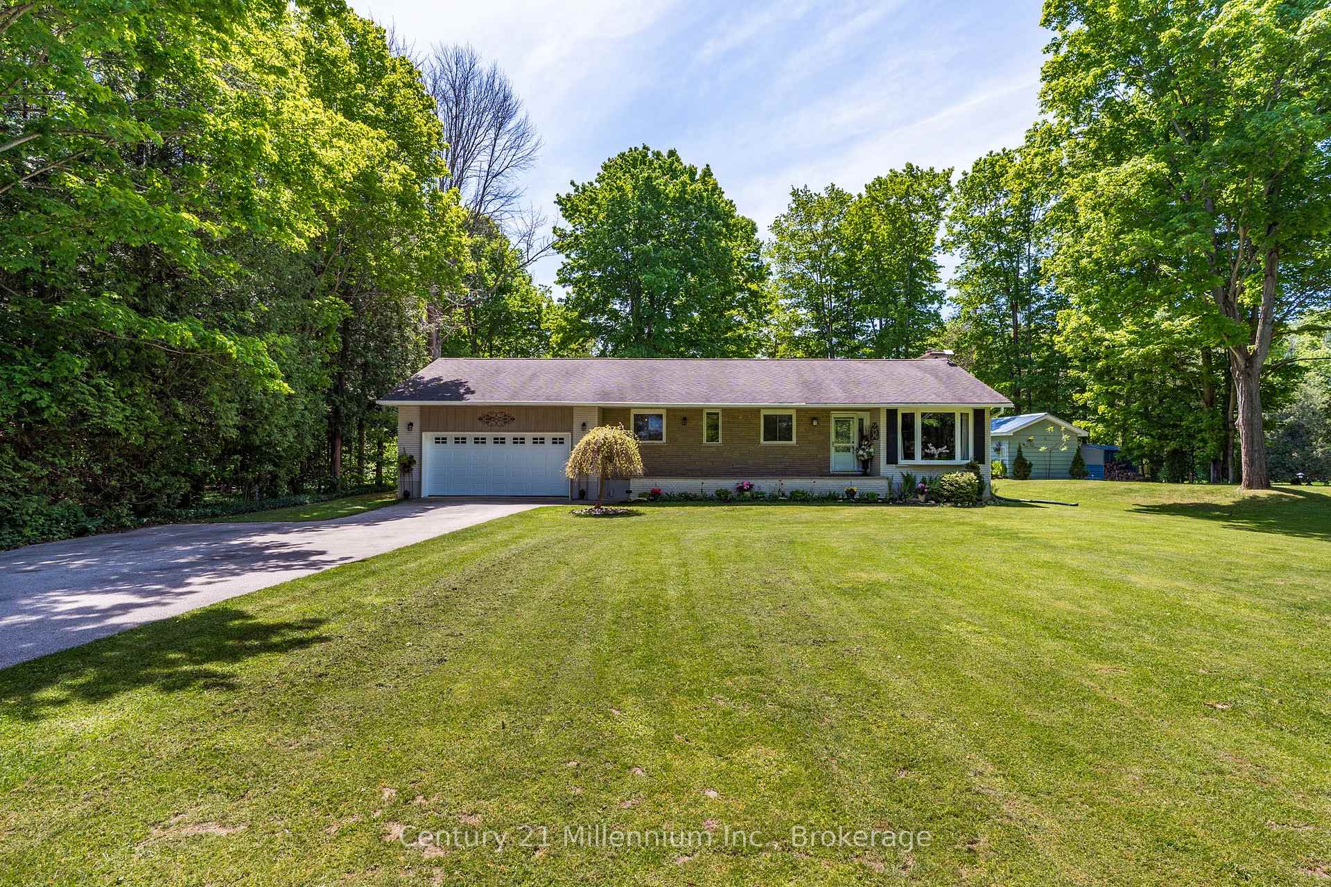 1 Crescent Street, South Bruce Peninsula, ON N0H 2T0