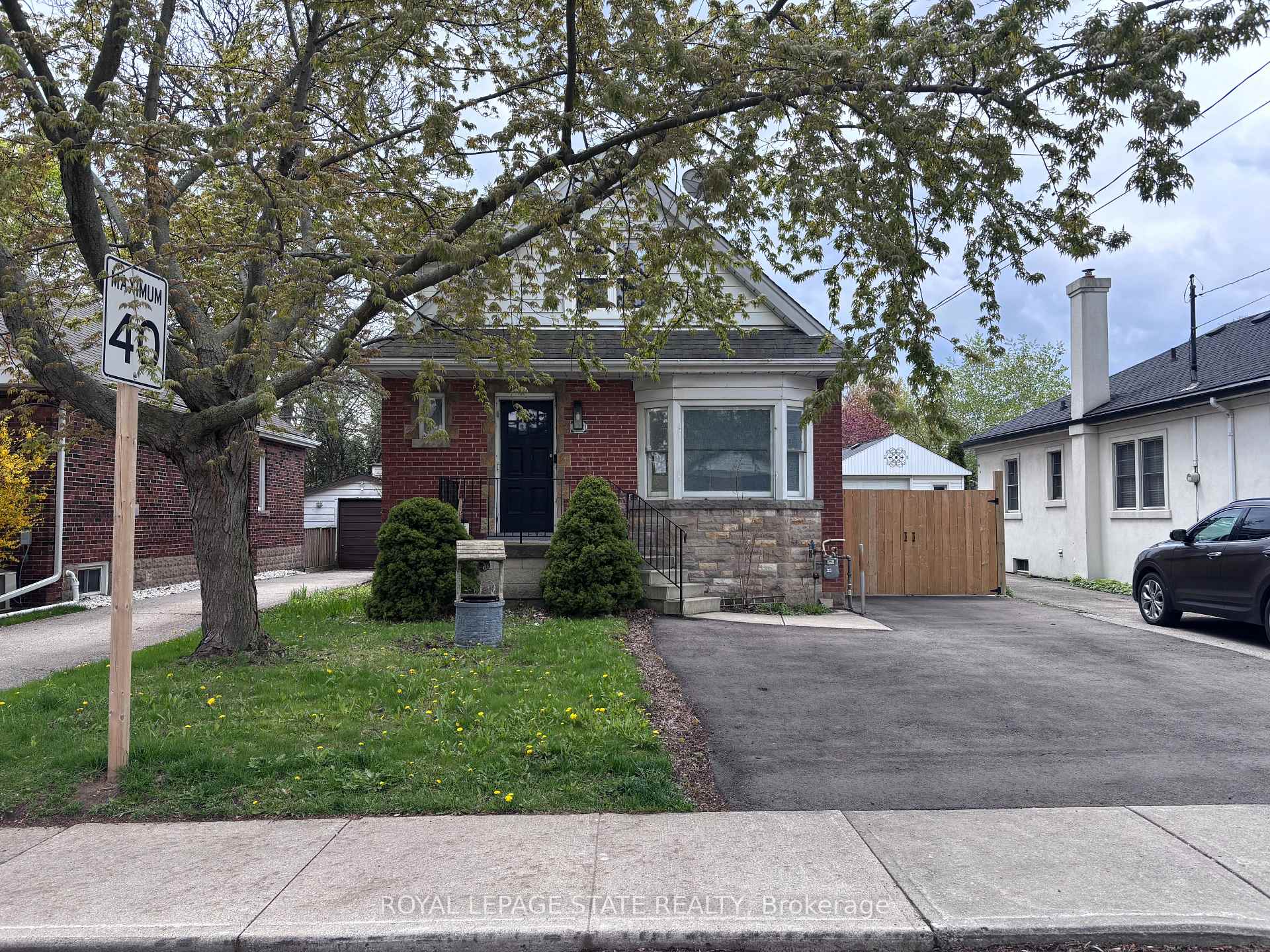 122 Queensdale Avenue E, Hamilton, ON L9A 1K3