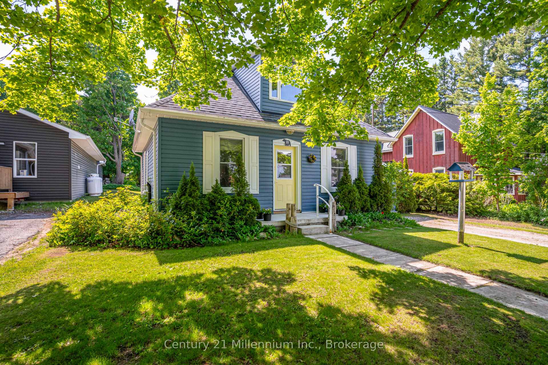 10 Alexander Street, Northern Bruce Peninsula, ON N0H 1W0 — Northern Bruce Peninsula, Ontario