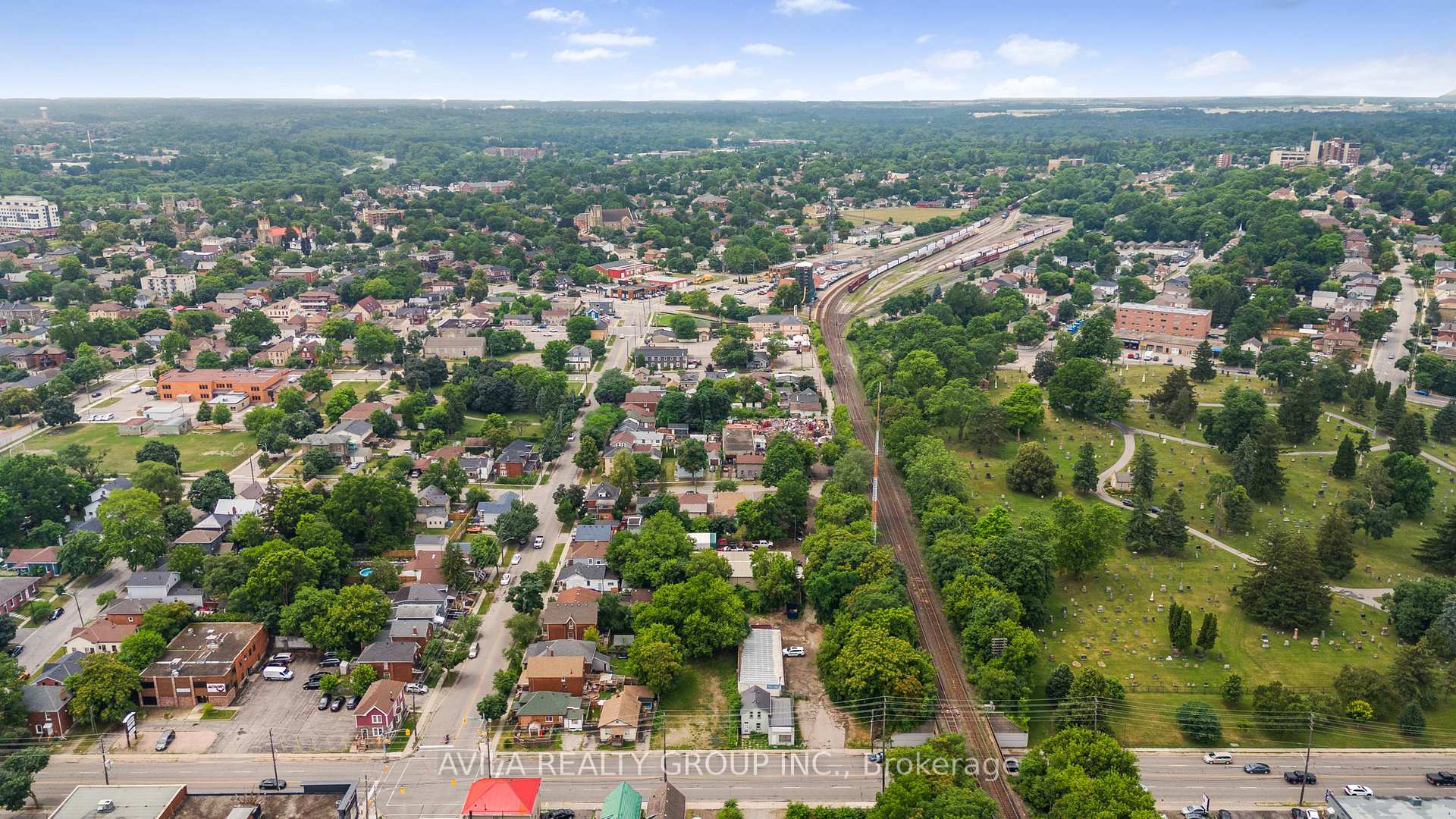 135 Charlotte Street, Brantford, ON N3T 2X7 — Brantford, Ontario