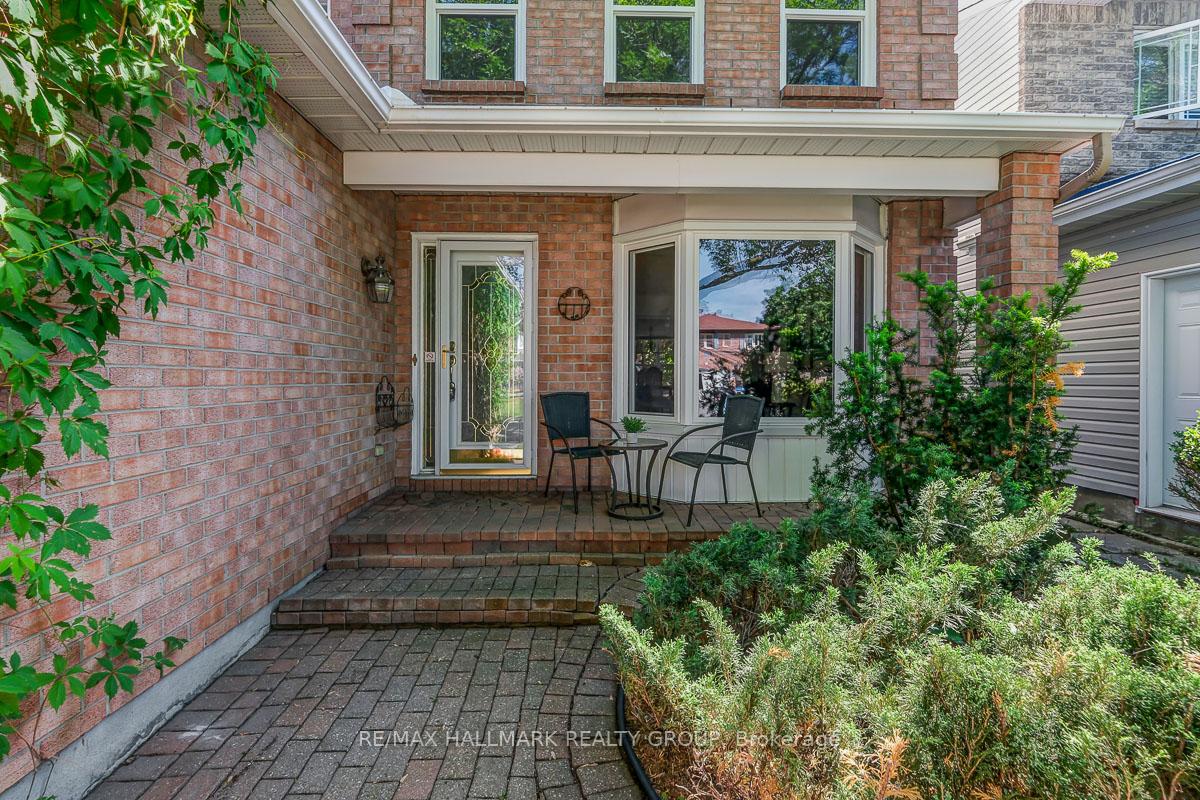 126 Dossetter Way, Hunt Club - South Keys and Area — photo 2 of 5