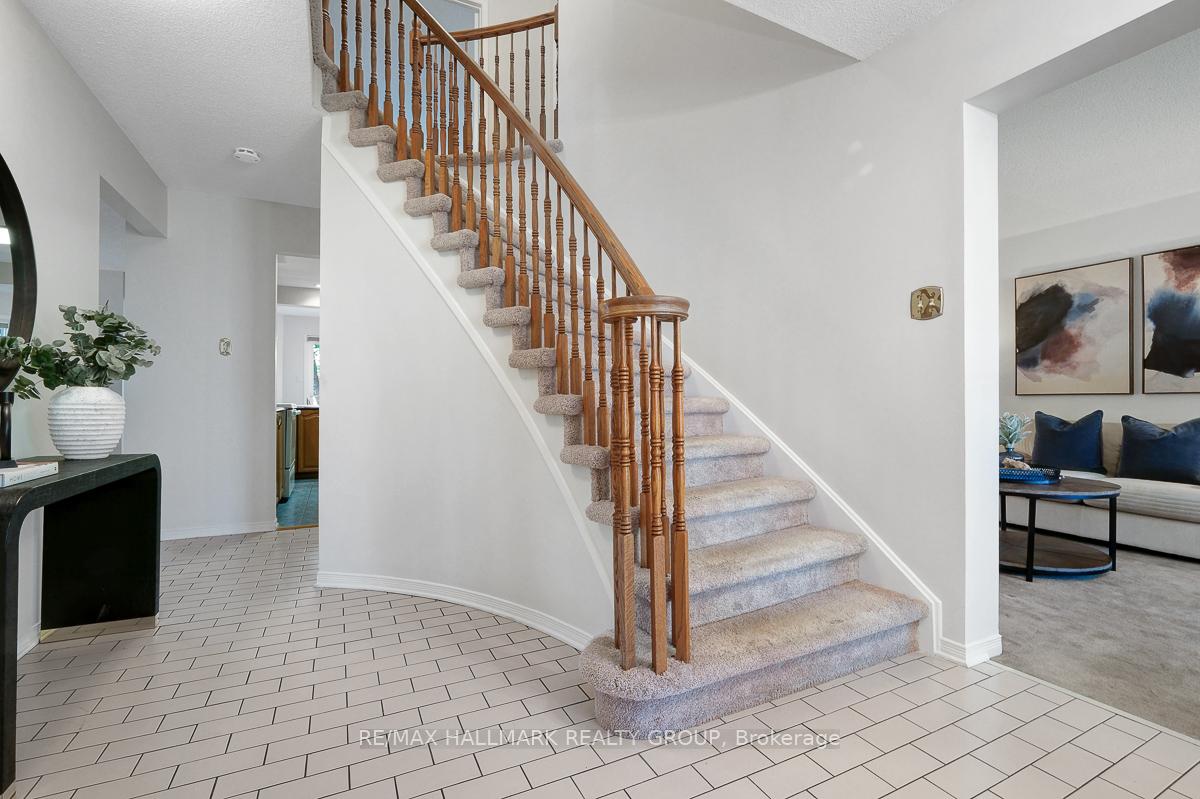 126 Dossetter Way, Hunt Club - South Keys and Area — photo 4 of 5