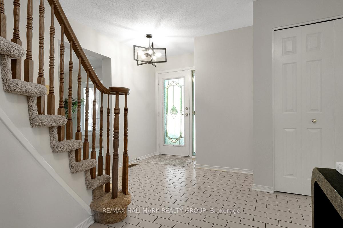 126 Dossetter Way, Hunt Club - South Keys and Area — photo 5 of 5