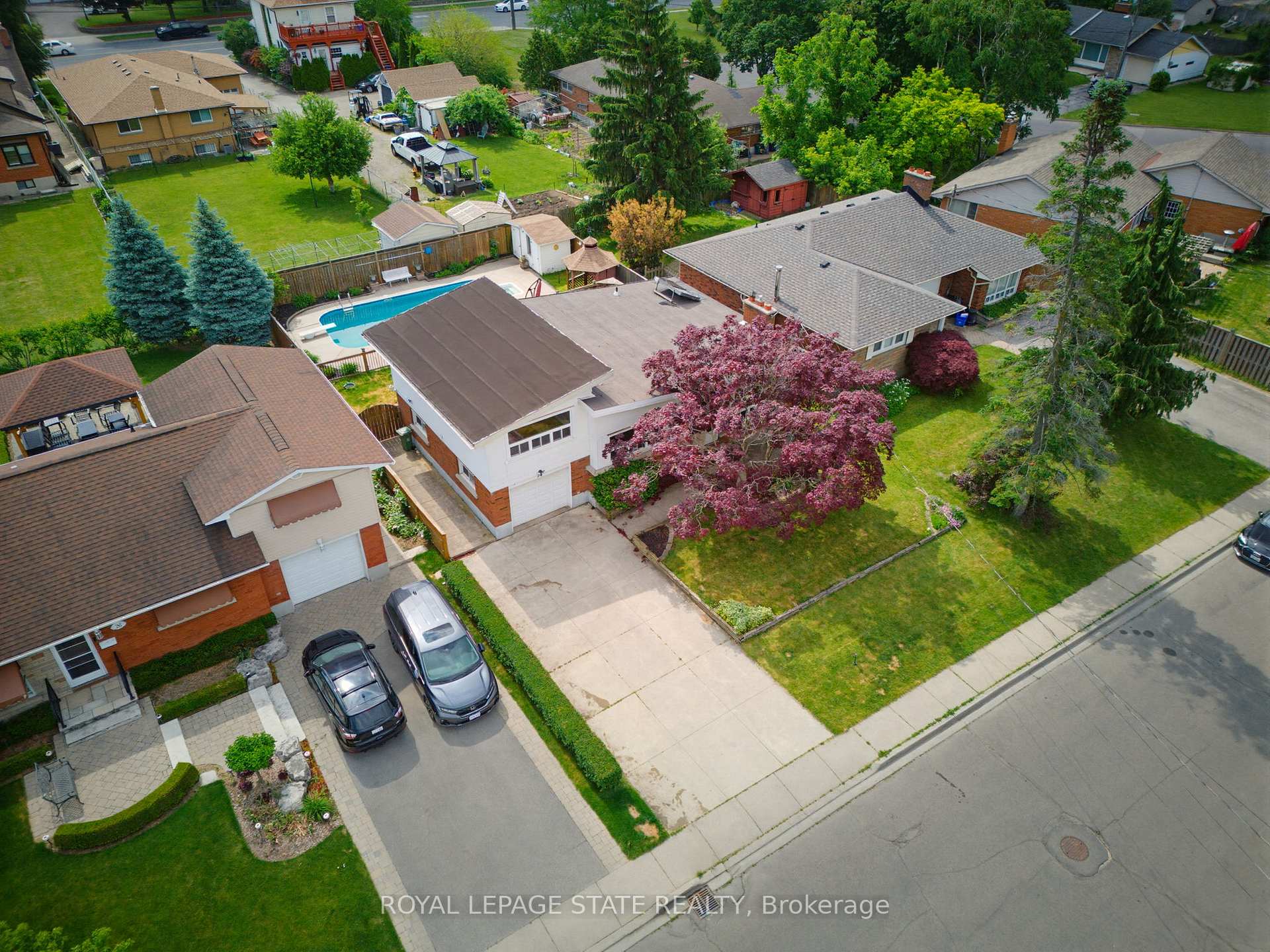 24 Grande Avenue, Hamilton, ON L8G 2E1