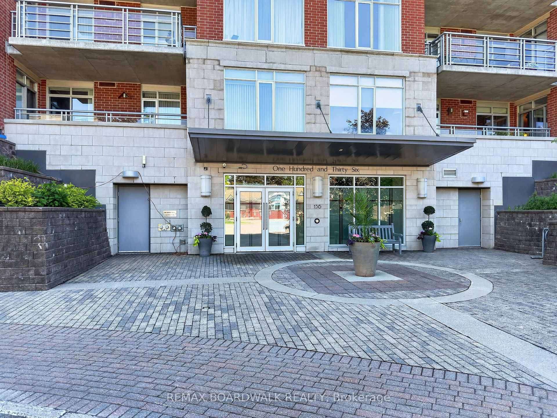 136 Darlington Private 804, Hunt Club - Windsor Park Village and Area — photo 2 of 5
