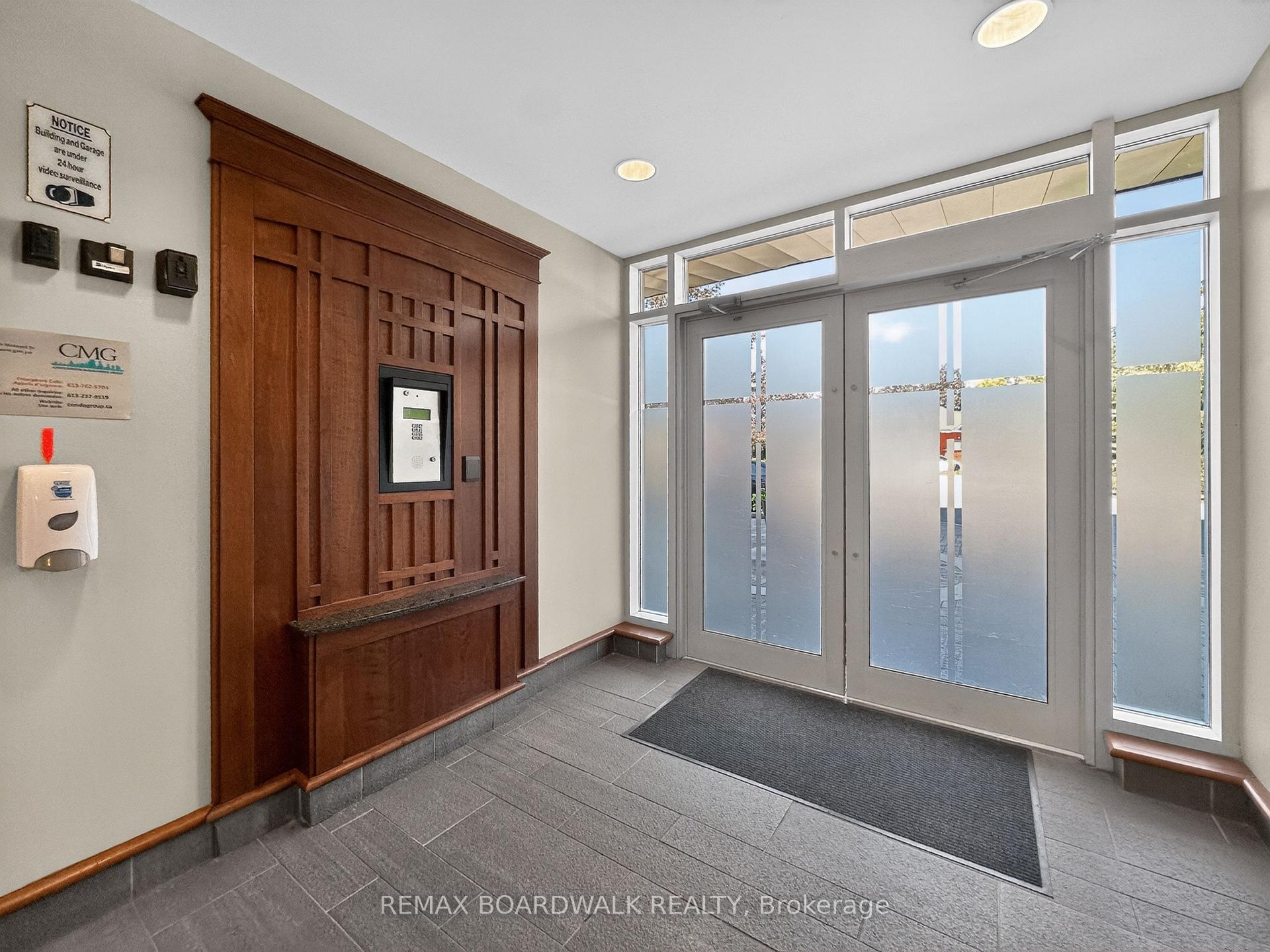 136 Darlington Private 804, Hunt Club - Windsor Park Village and Area — photo 3 of 5