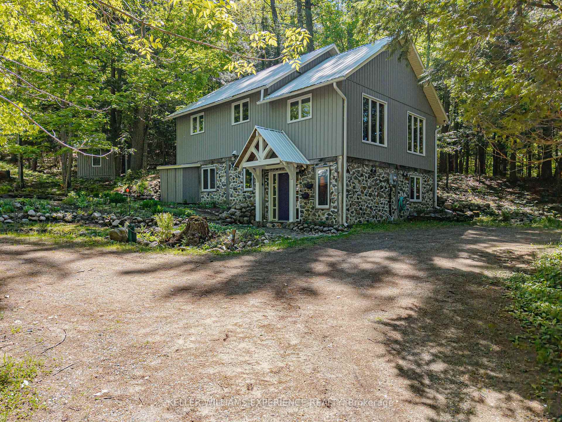 55 Mary Lake Crescent, Huntsville — photo 2 of 5