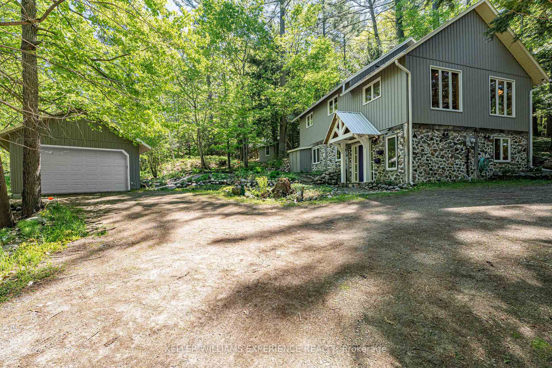 55 Mary Lake Crescent, Huntsville — photo 3 of 5