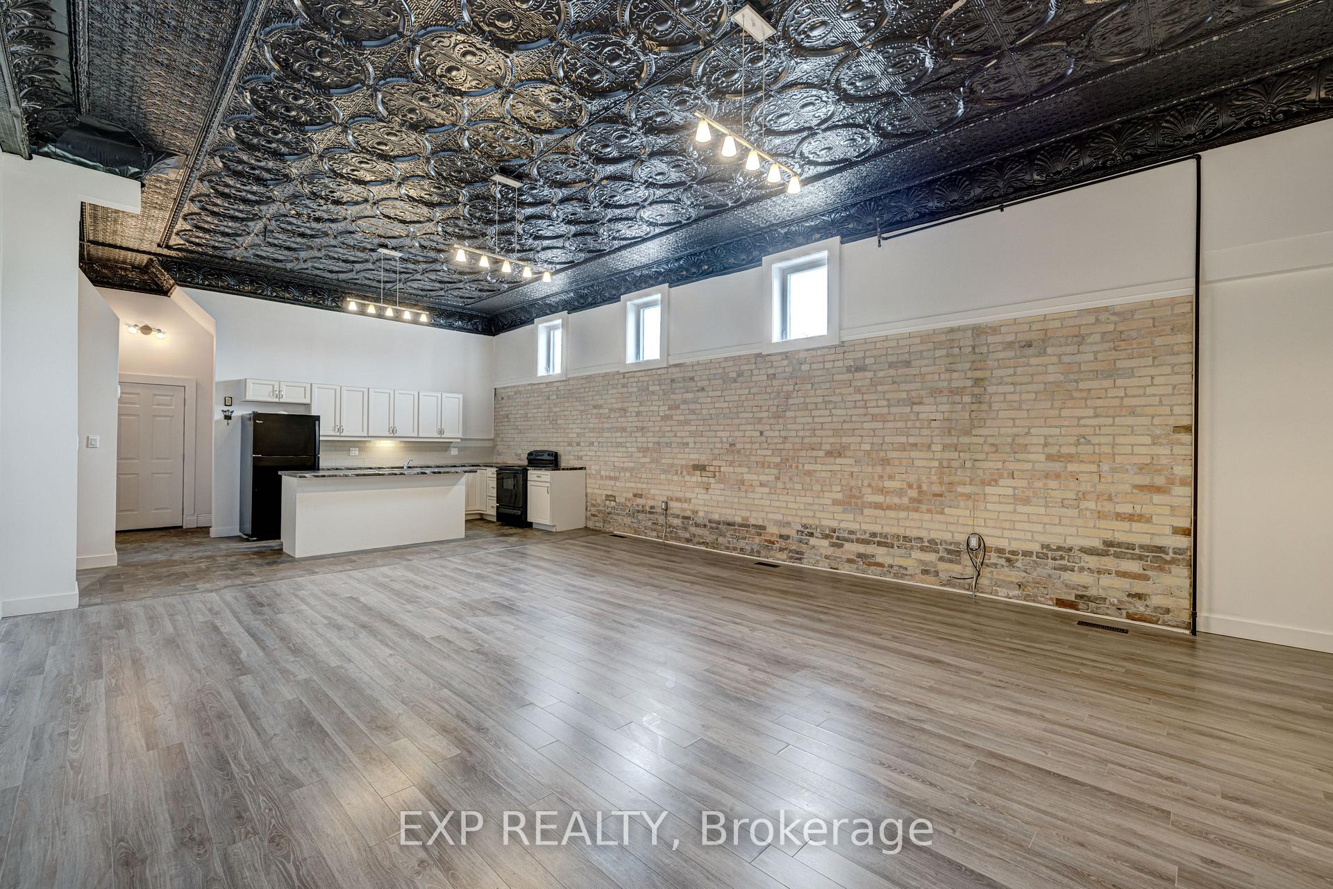 241 ROSS Street, St. Thomas — photo 3 of 5
