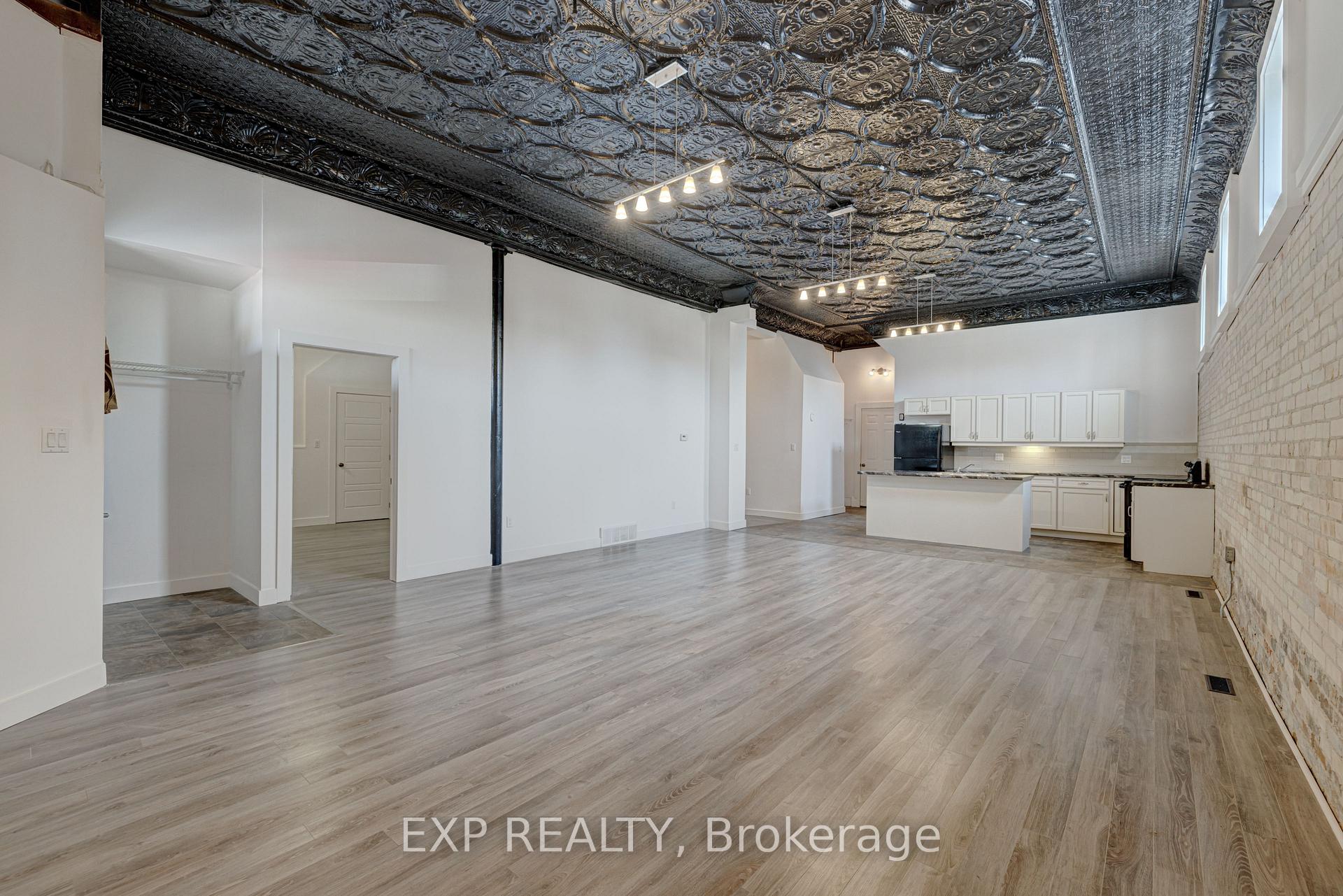241 ROSS Street, St. Thomas — photo 4 of 5