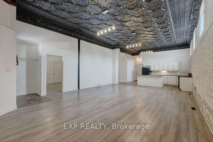 241 ROSS Street, St. Thomas — photo 4 of 5