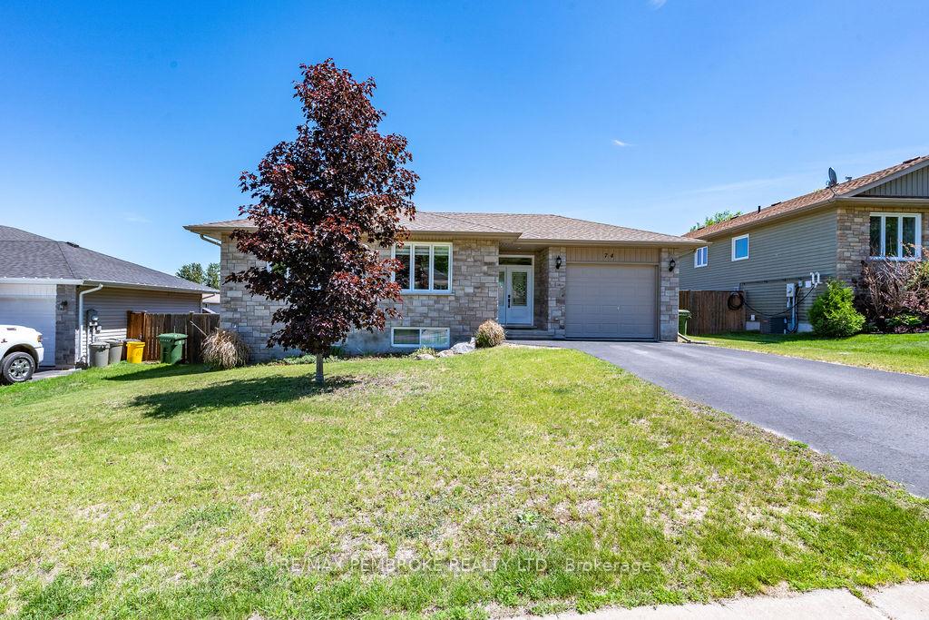 74 Oak Avenue, Petawawa, ON K8H 0B5 — Petawawa, Ontario