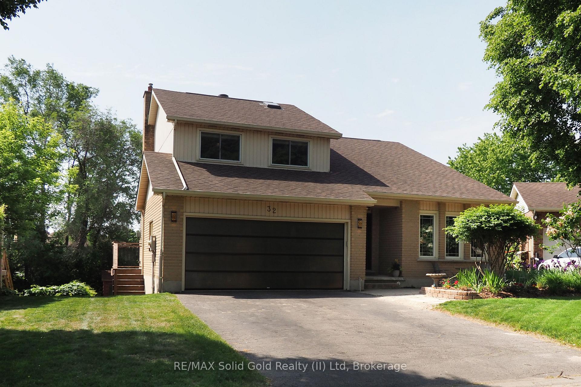 32 Notchwood Court, Kitchener, ON N2A 3L6