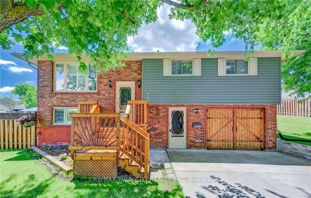 3 PARKLAND Crescent, Kitchener, ON N2N 1R5