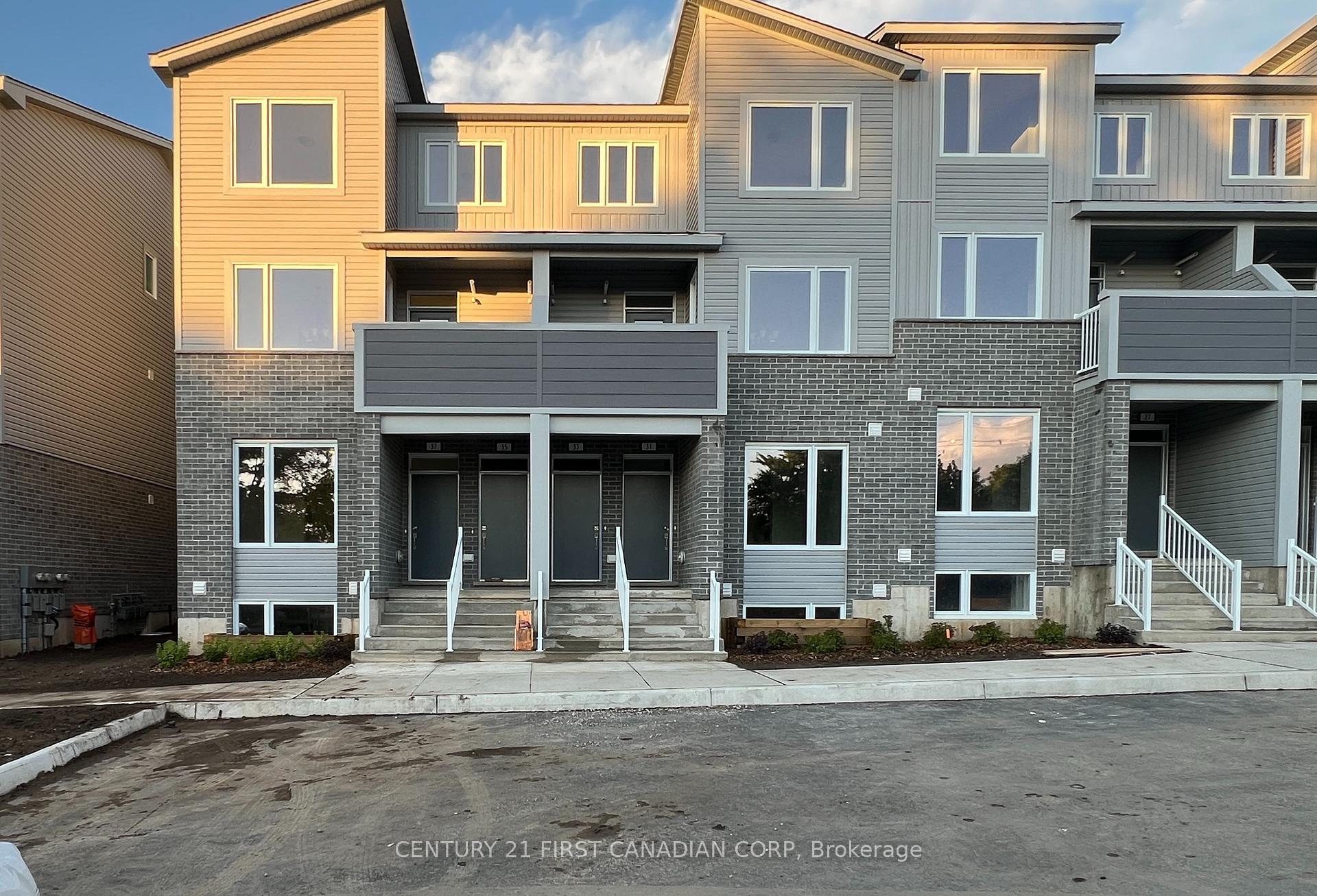 990 Deveron Crescent 37, London South, ON N5Z 0B7