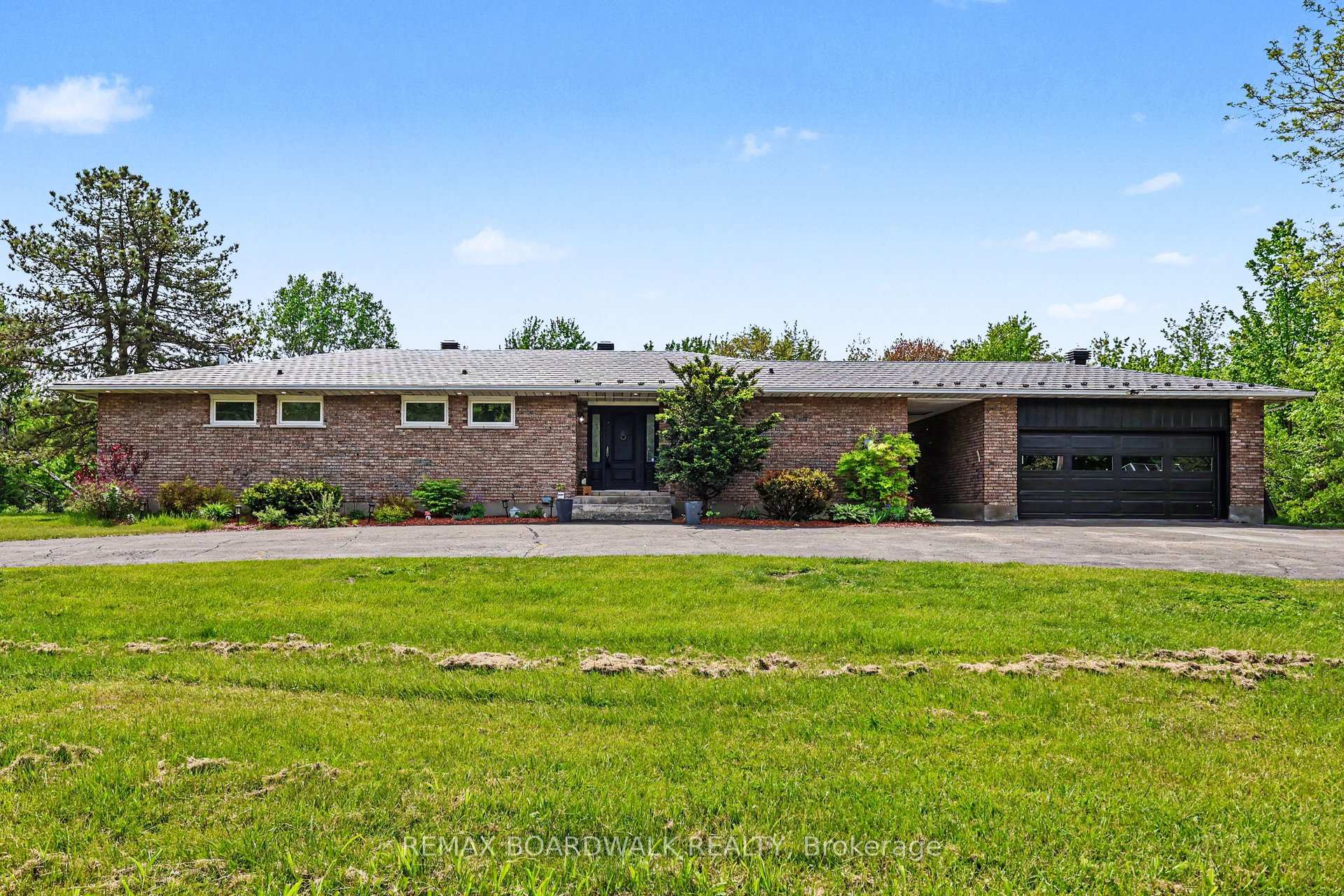 1500 Du Golf Road, Clarence-Rockland, ON K0A 1N0 — Clarence-Rockland, Ontario