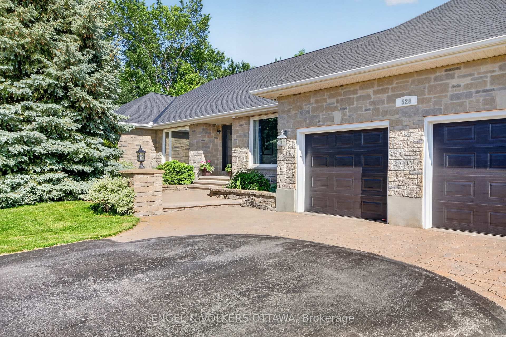 528 Tullamore Street, Blossom Park - Airport and Area, ON K1X 0A2
