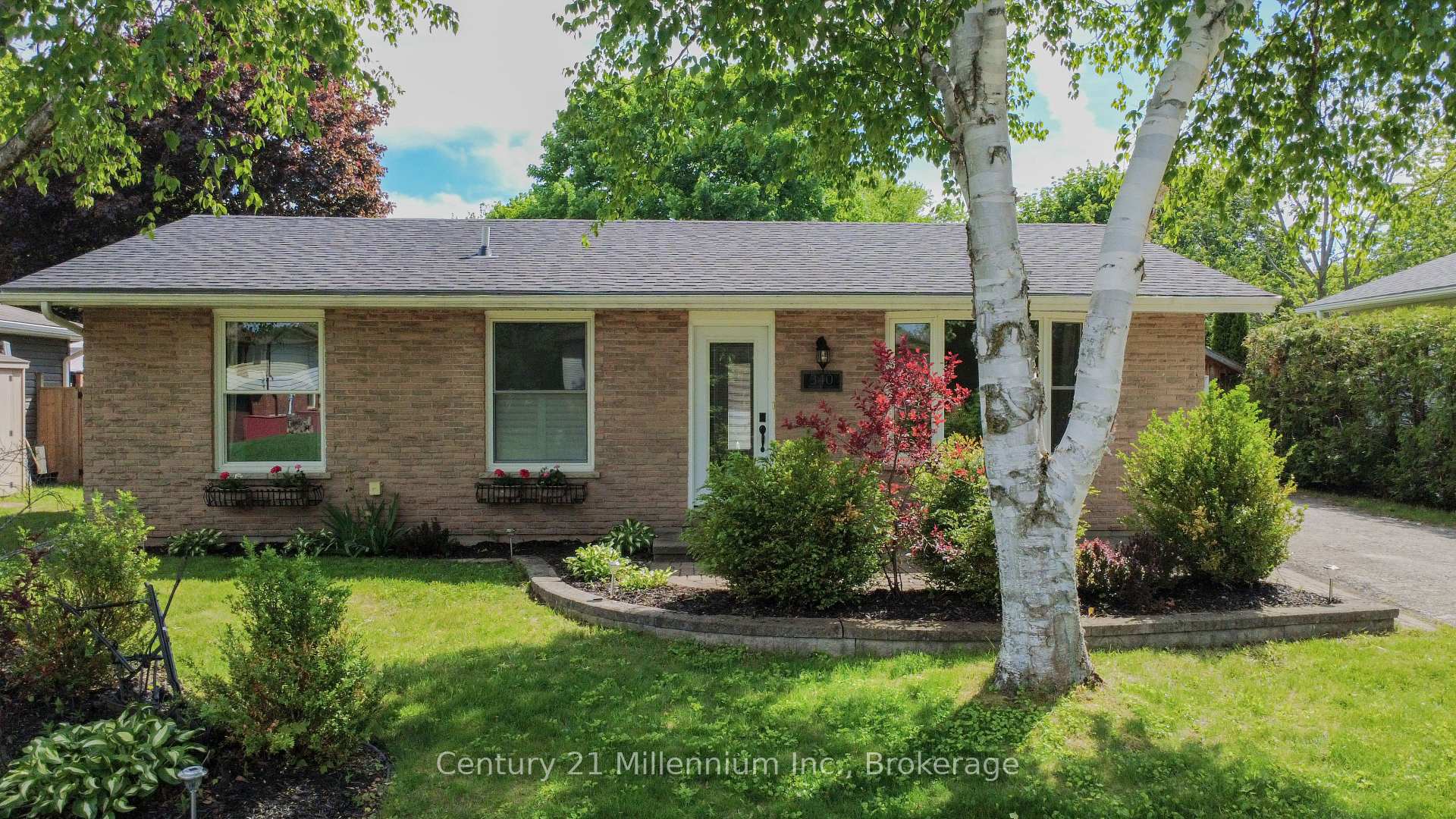 340 Falconer Street, Saugeen Shores, ON N0H 2C2 — Saugeen Shores, Ontario