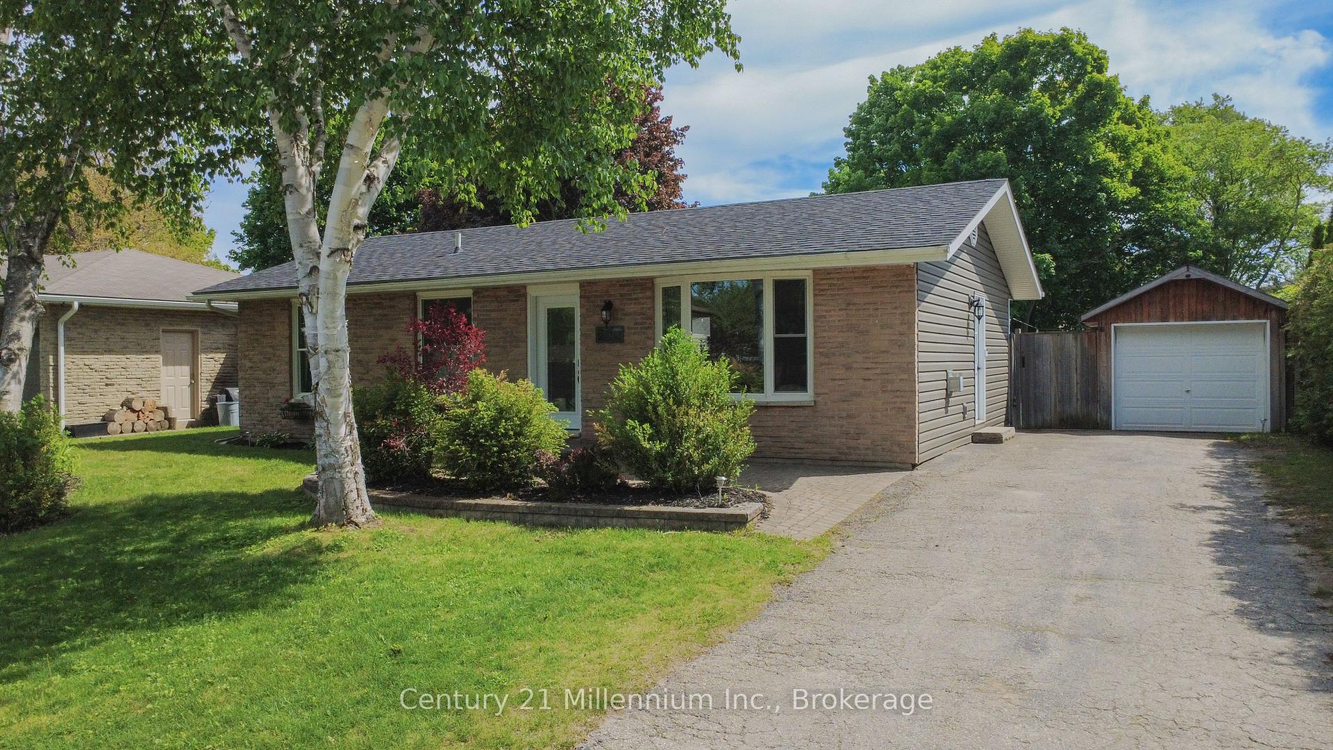 340 Falconer Street, Saugeen Shores — photo 2 of 5