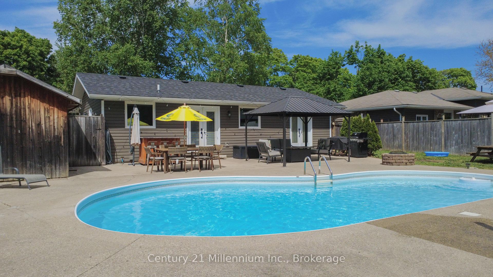 340 Falconer Street, Saugeen Shores — photo 3 of 5