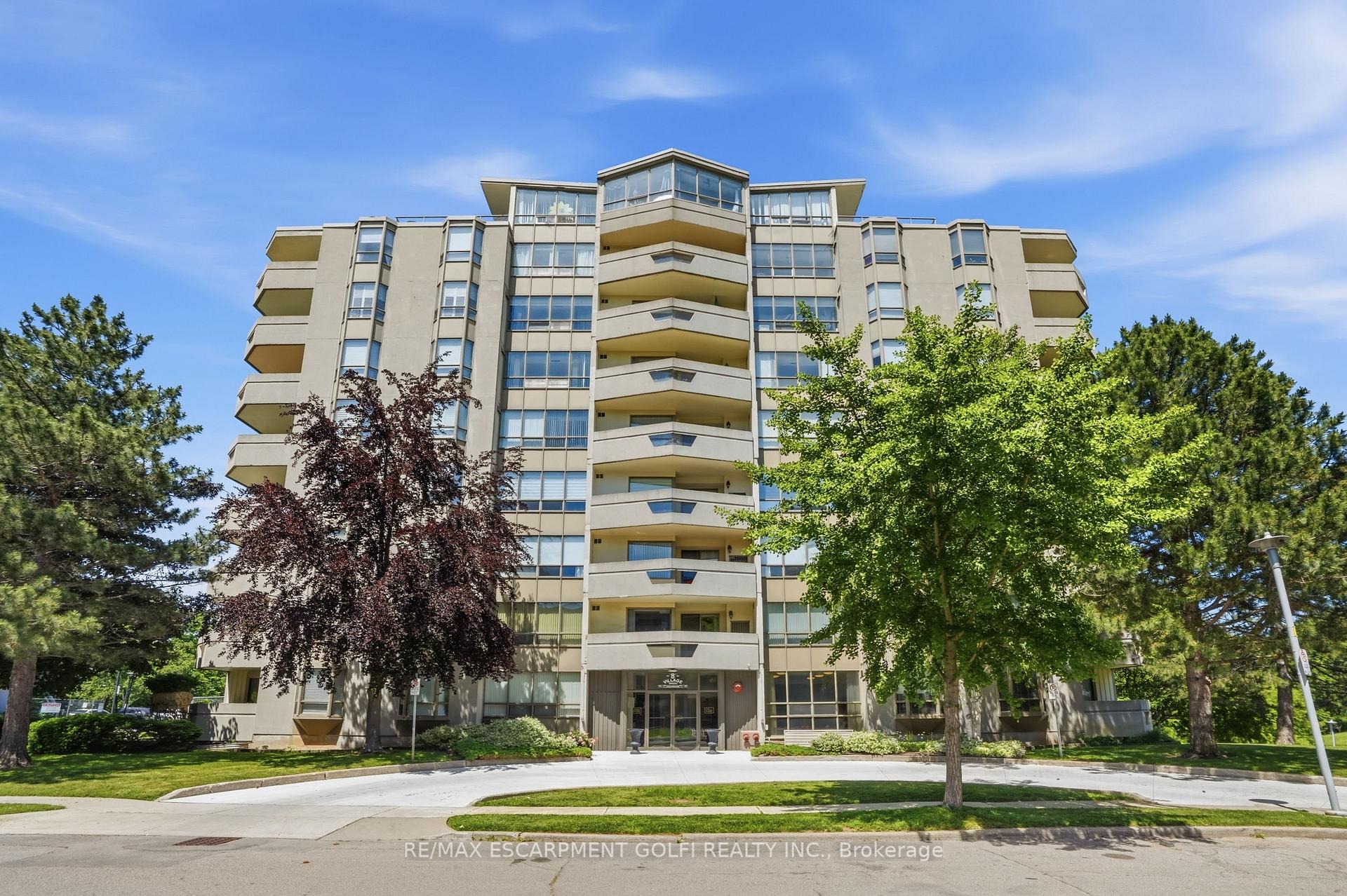 8 Village Green Boulevard 812, Hamilton, ON L8G 5B8