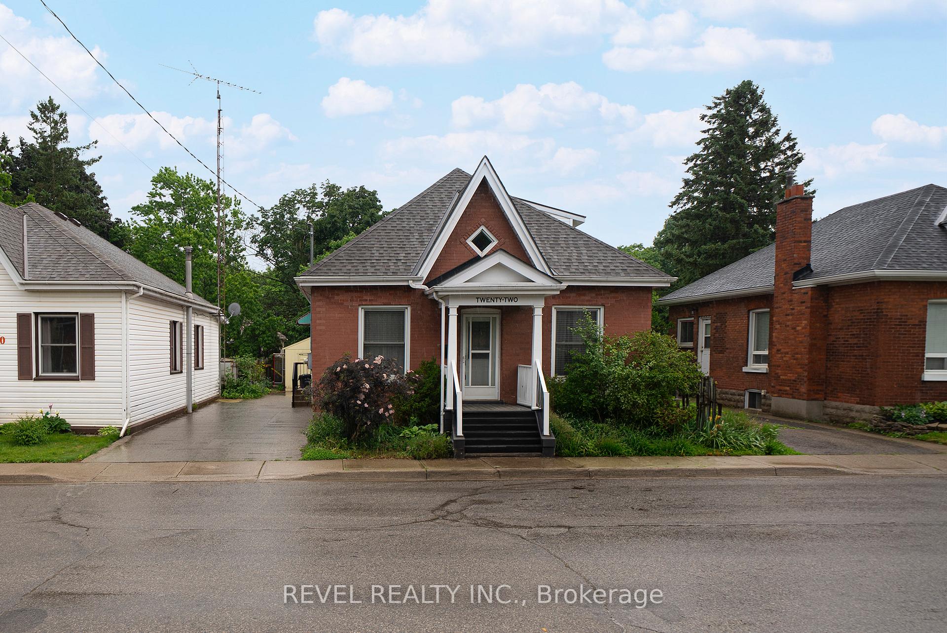 22 Lawrence Street, Brantford, ON N3R 1A7 — Brantford, Ontario