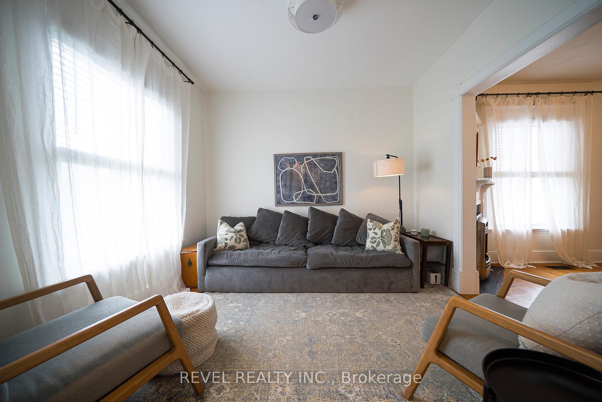 22 Lawrence Street, Brantford — photo 3 of 5